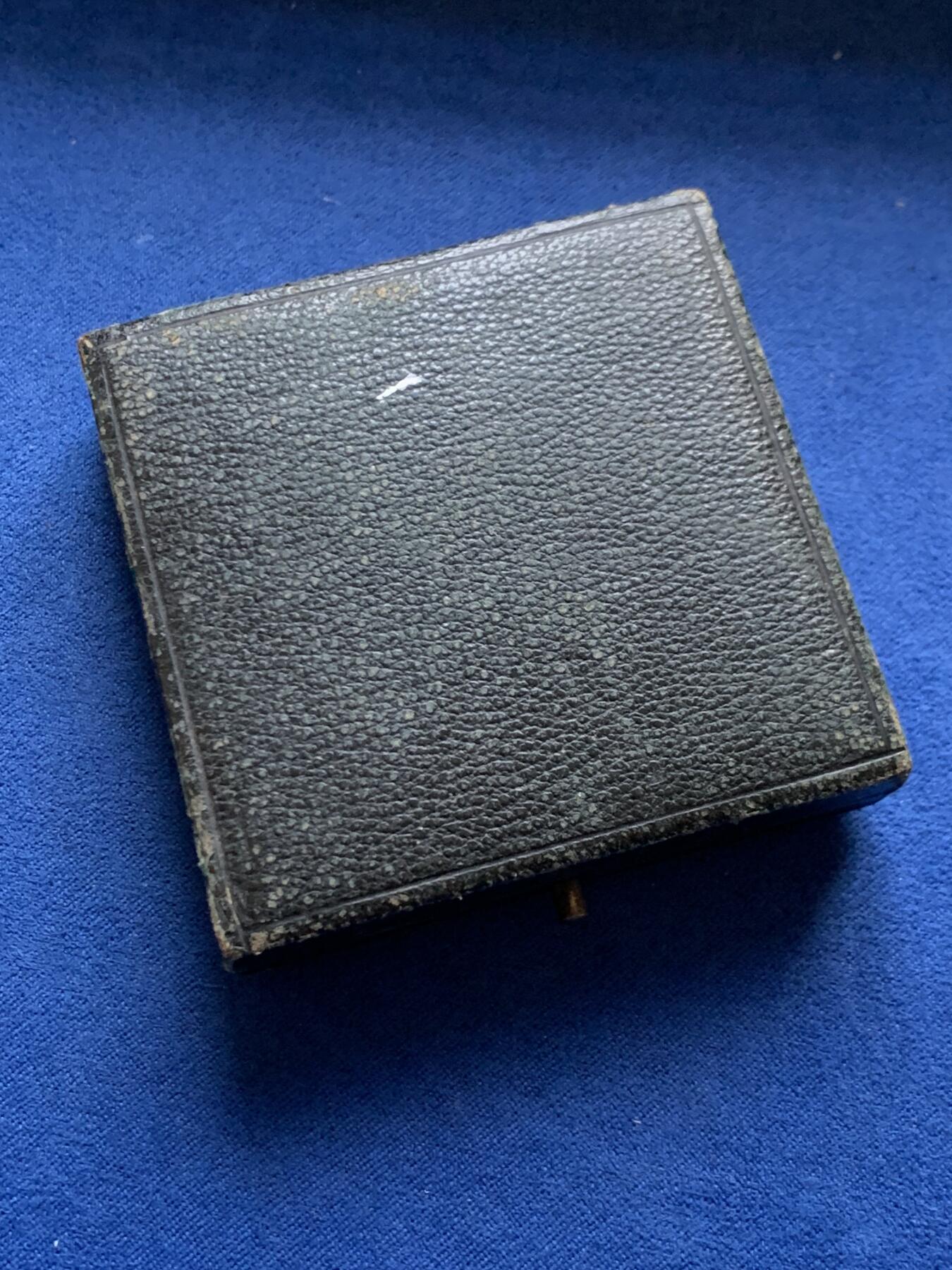 《竞宝斋》第456场 周日，周一，周二   3场连拍 （全场包邮）欢迎送拍 法国播种者镀金铜章 带盒  37.2g 41.2mm 丰饶角铜标。J.lagrange作品，法国农业部发行，镀金版本少见。