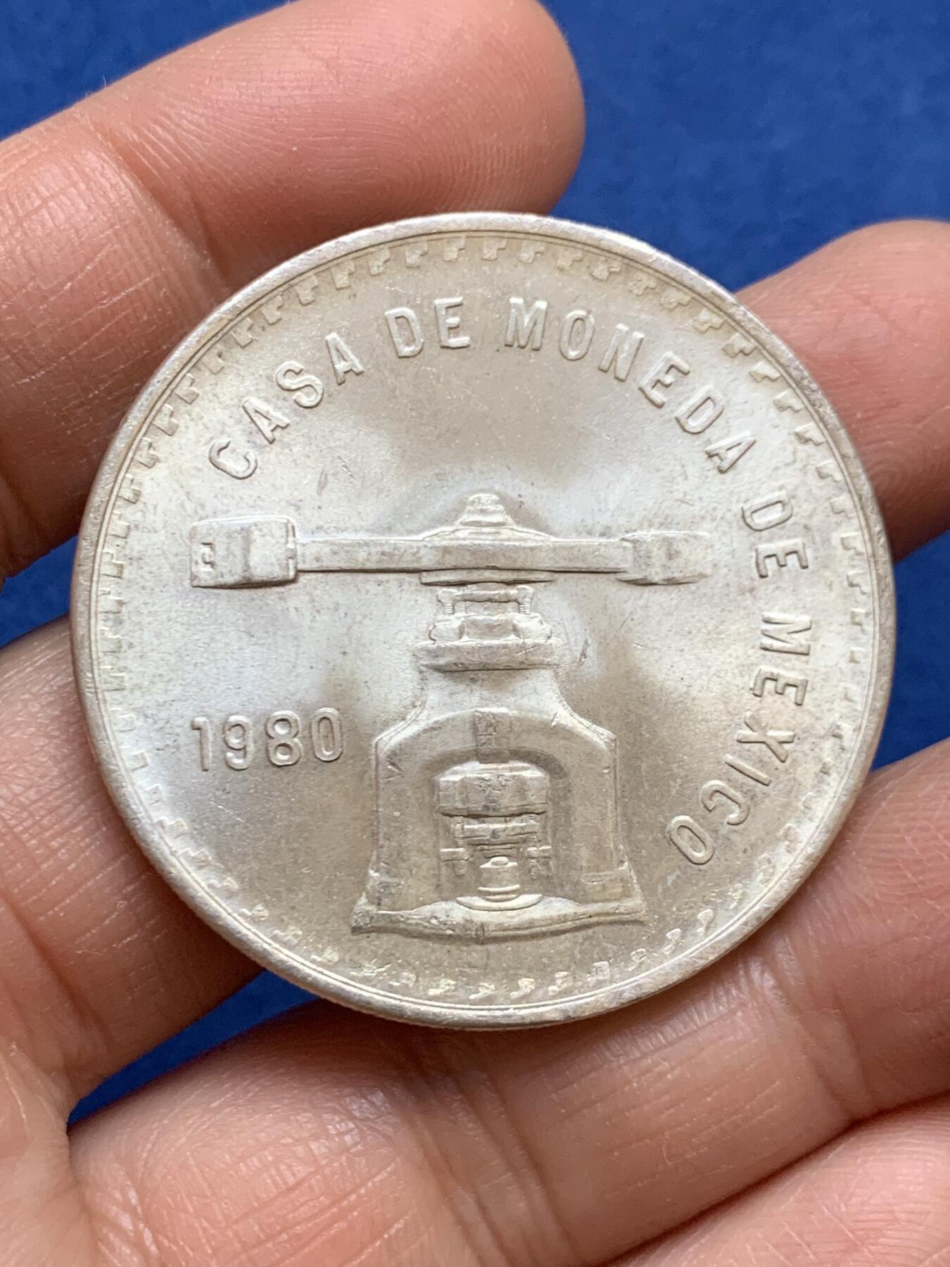 《竞宝斋》第456场 周日，周一，周二   3场连拍 （全场包邮）欢迎送拍 墨西哥 1980年 1盎司螺旋压力机银币 33.42g 925银 超大尺寸 原光未流通状态