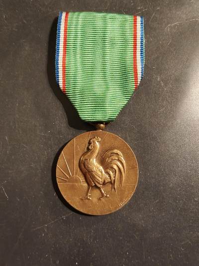 老王徽章第176期 - 法国复兴纪念章