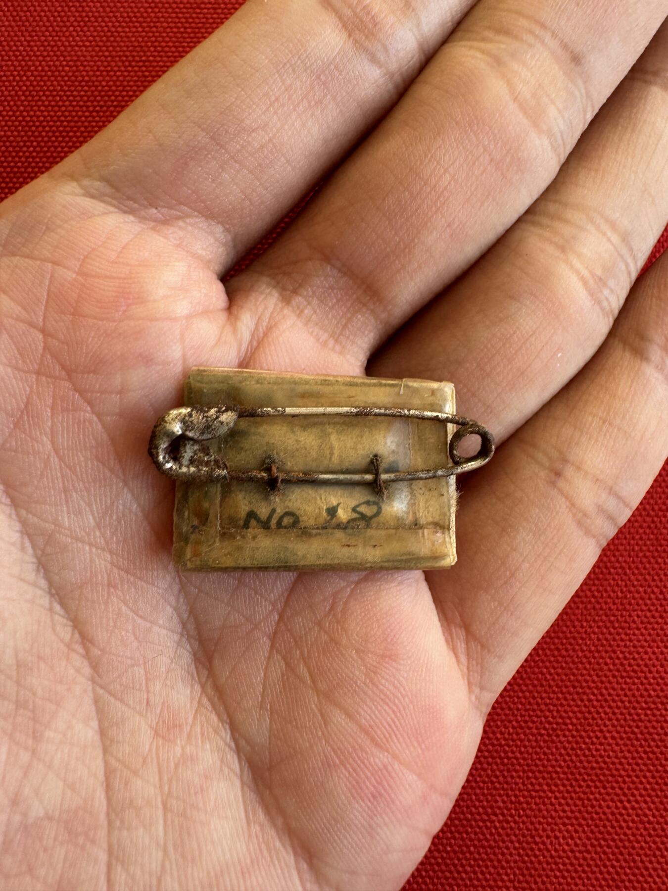 五哥徽章群   14号周三晚上八点4群联拍 一个人的