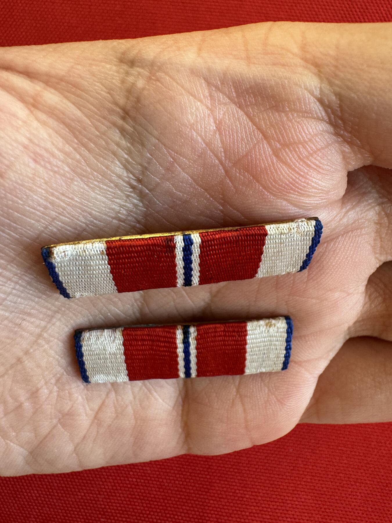 五哥徽章群   14号周三晚上八点4群联拍 略章两枚合拍