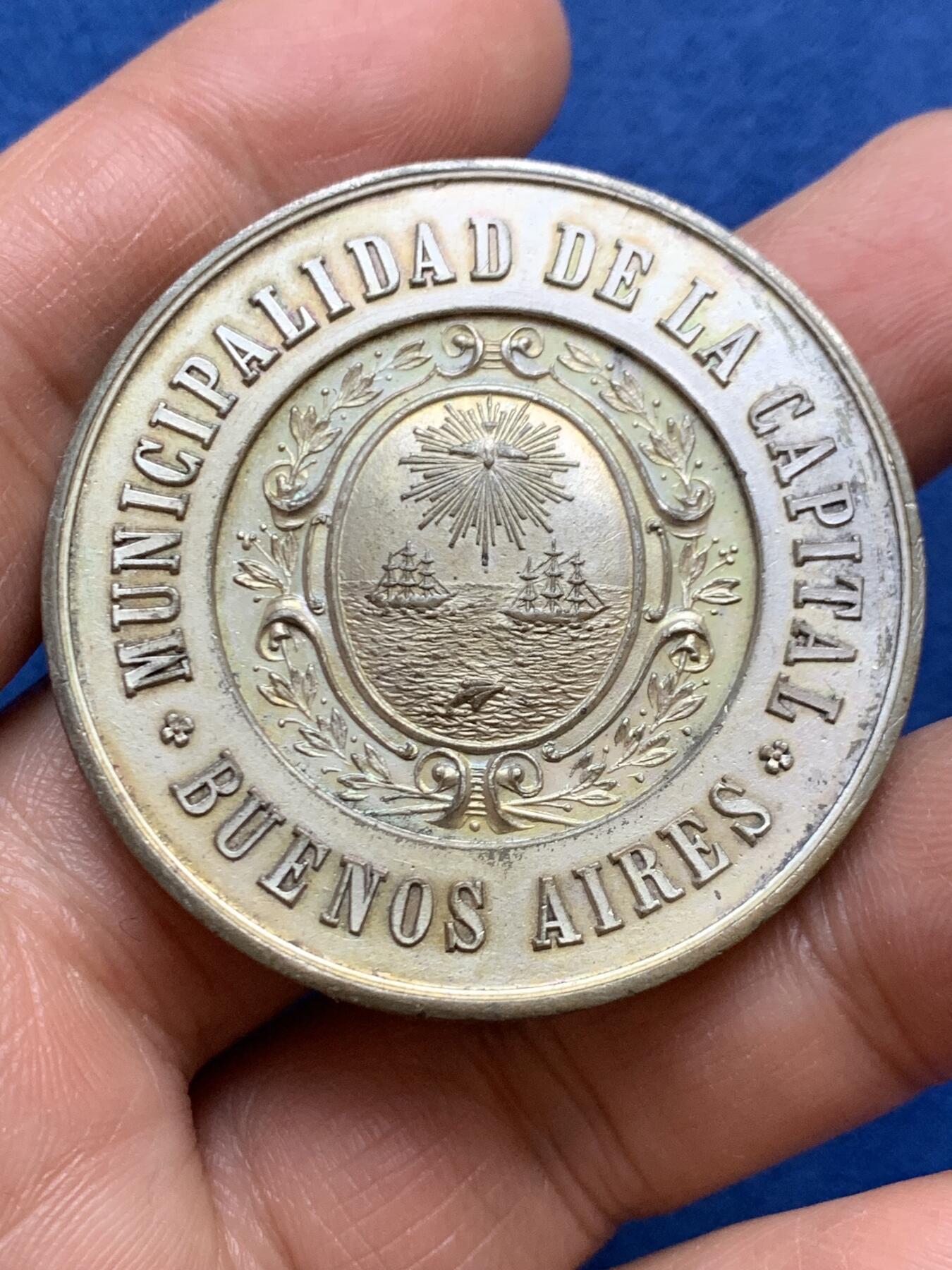 《竞宝斋》第456场 周日，周一，周二   3场连拍 （全场包邮）欢迎送拍 阿根廷 1892年 哥伦布发现美洲400周年纪念章 40.35g 44mm