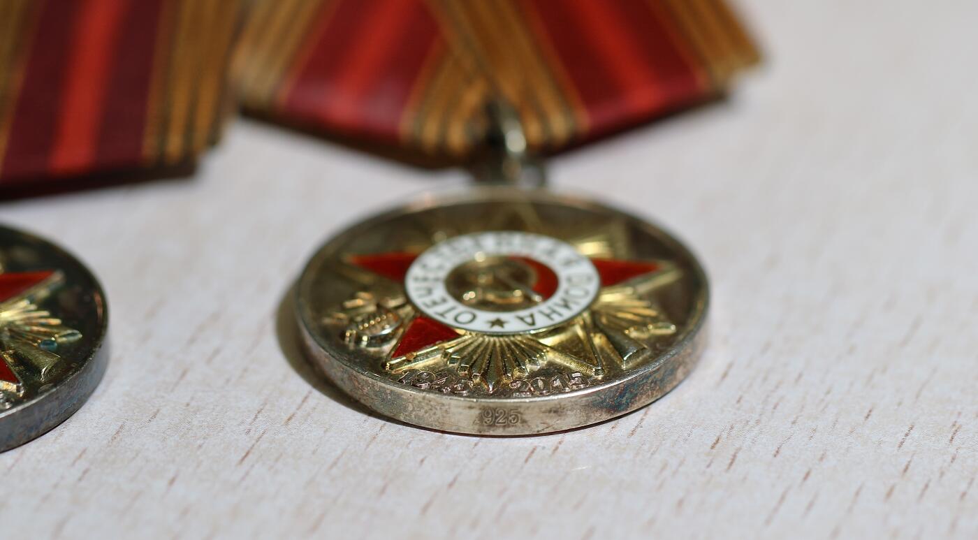 大猫徽章拍卖 第286期 俄罗斯卫国战争胜利70周年纪念章一对 