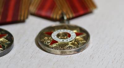 大猫徽章拍卖 第286期 俄罗斯卫国战争胜利70周年纪念章一对 