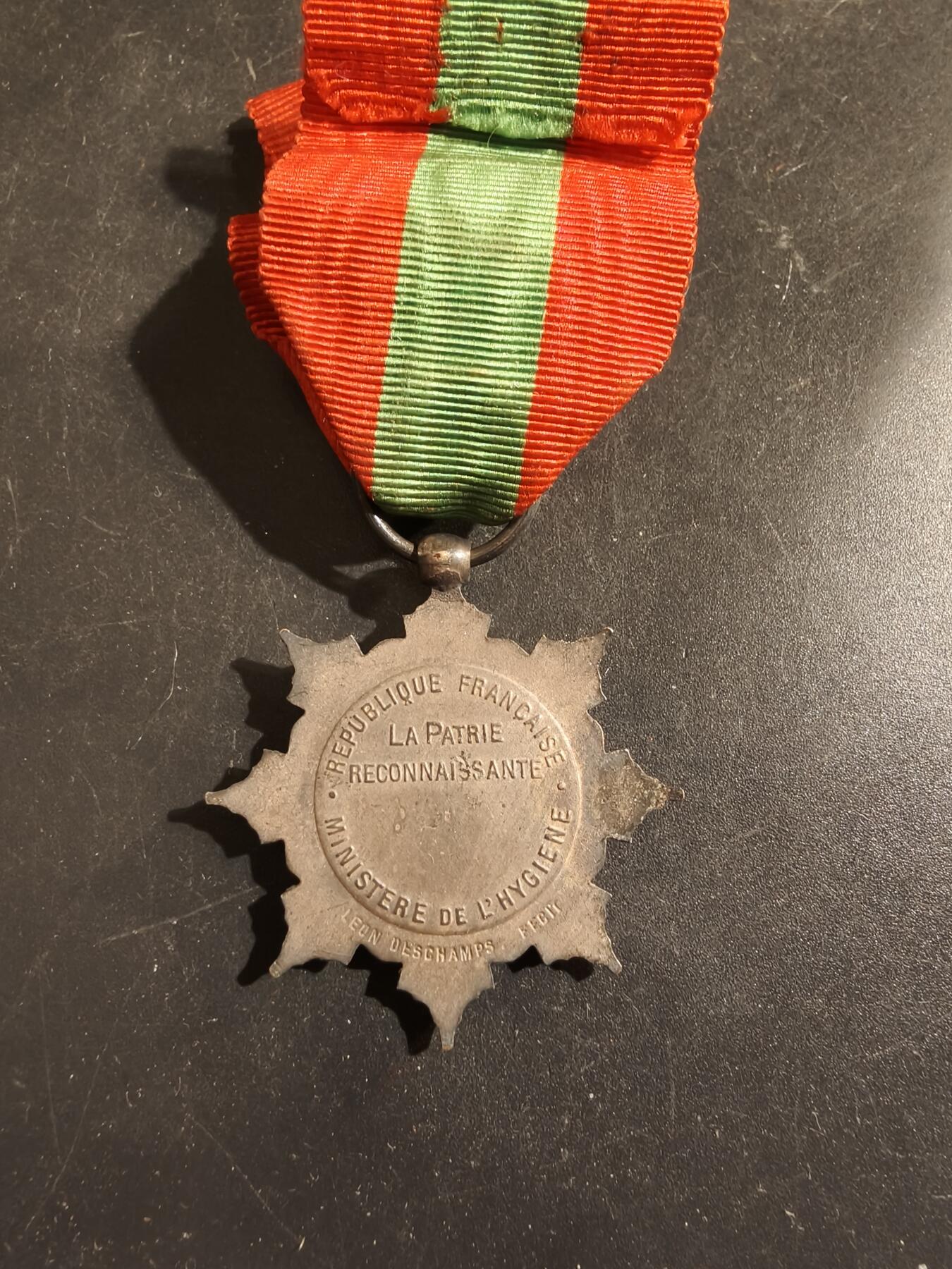 老王徽章第176期 法国银级军官级母亲奖章