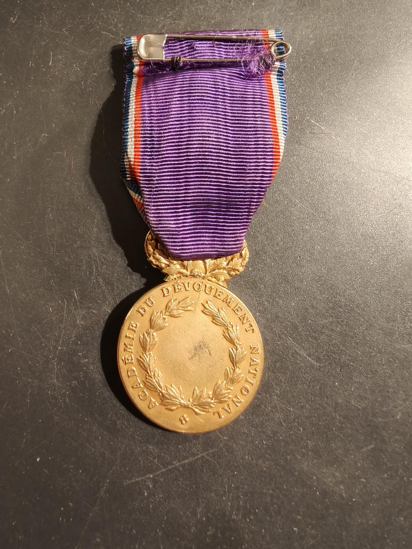 老王徽章第176期 法国金级军官级国家学术发展协会奖章