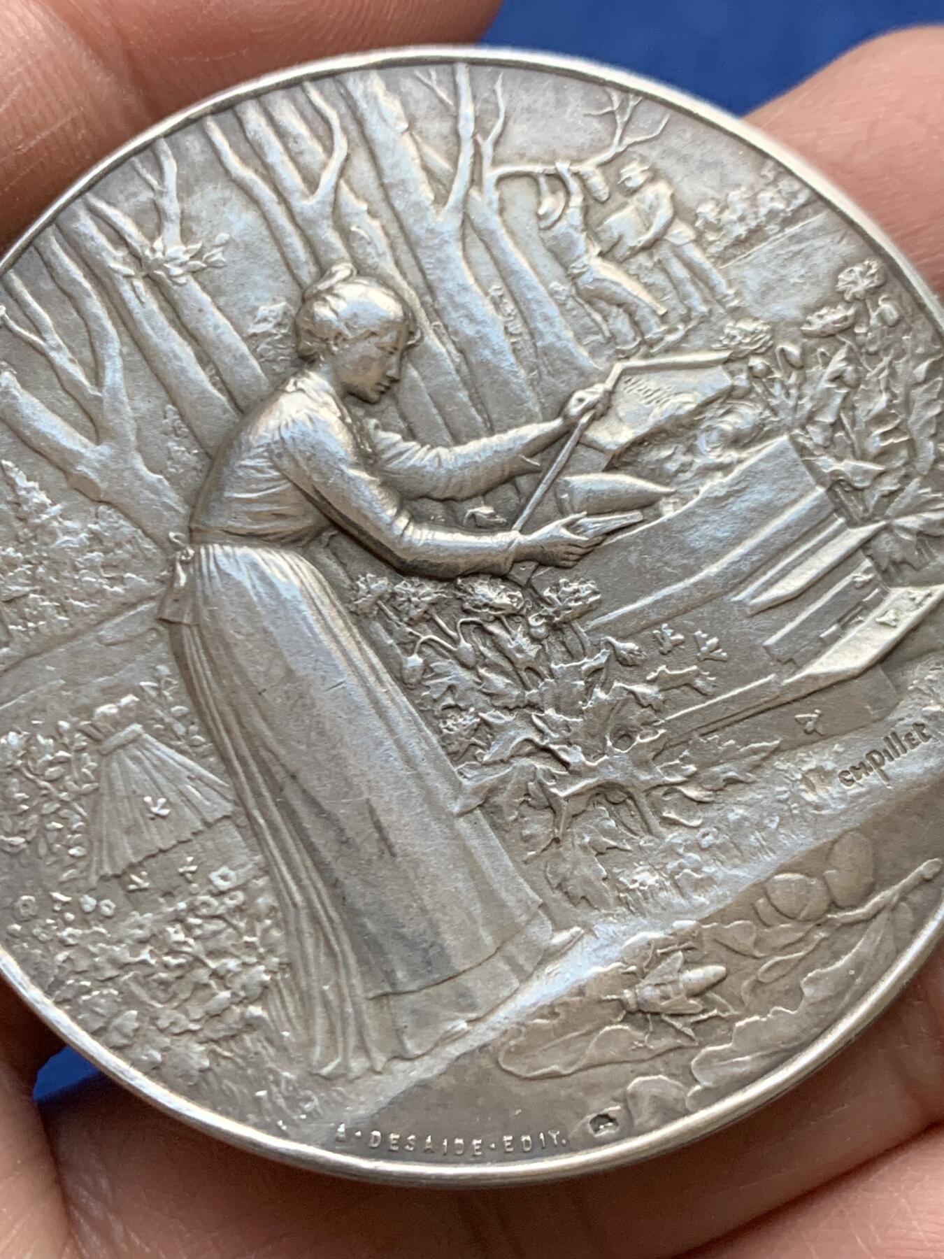 《竞宝斋》第456场 周日，周一，周二   3场连拍 （全场包邮）欢迎送拍 名家名作CM.Pillet 采蜜的少女大银章 菱形银标 60克 50.5mm