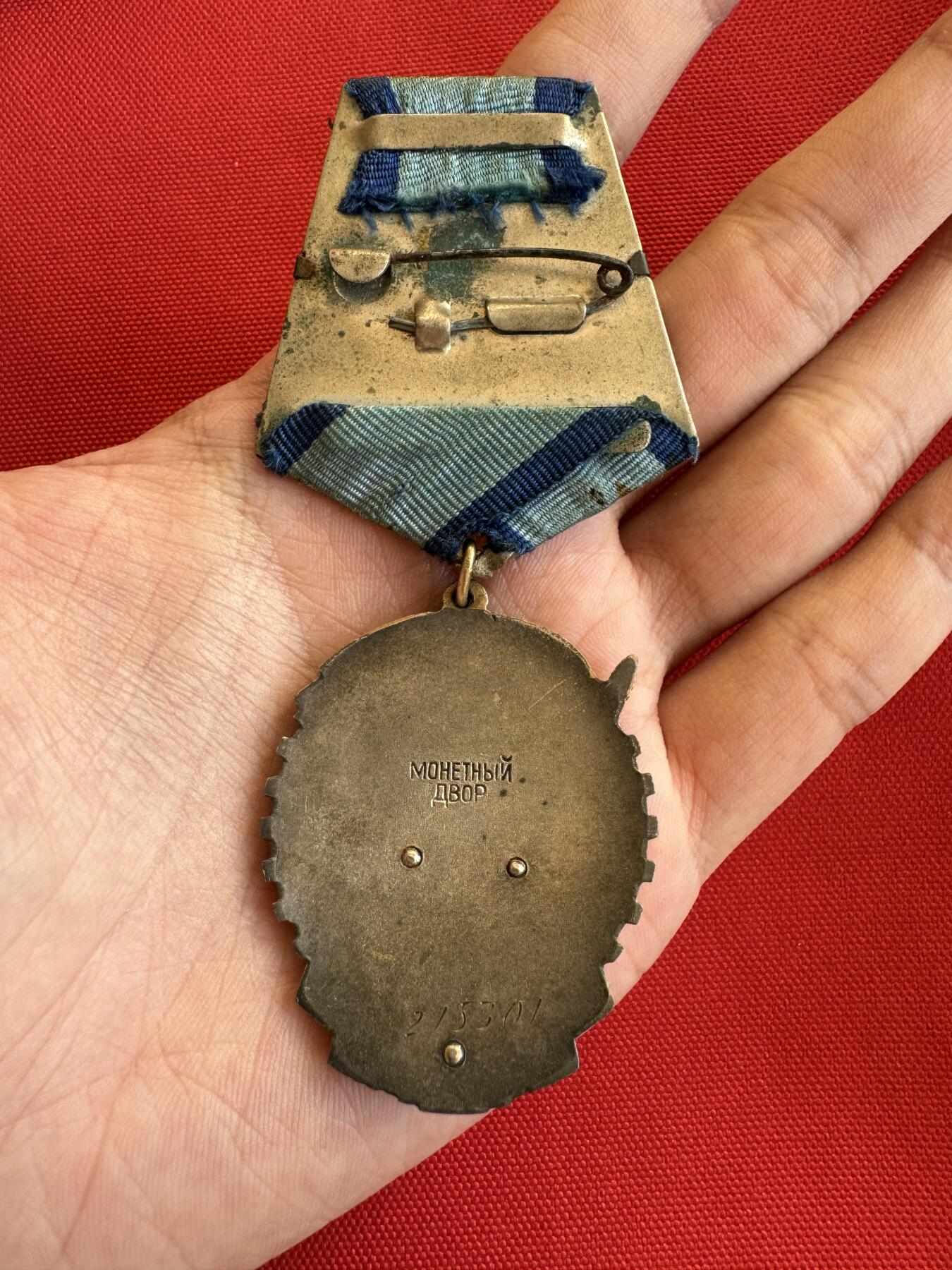 五哥徽章群   14号周三晚上八点4群联拍 银章平版