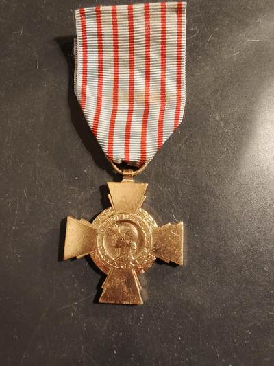 老王徽章第176期 - 法国战斗十字奖章