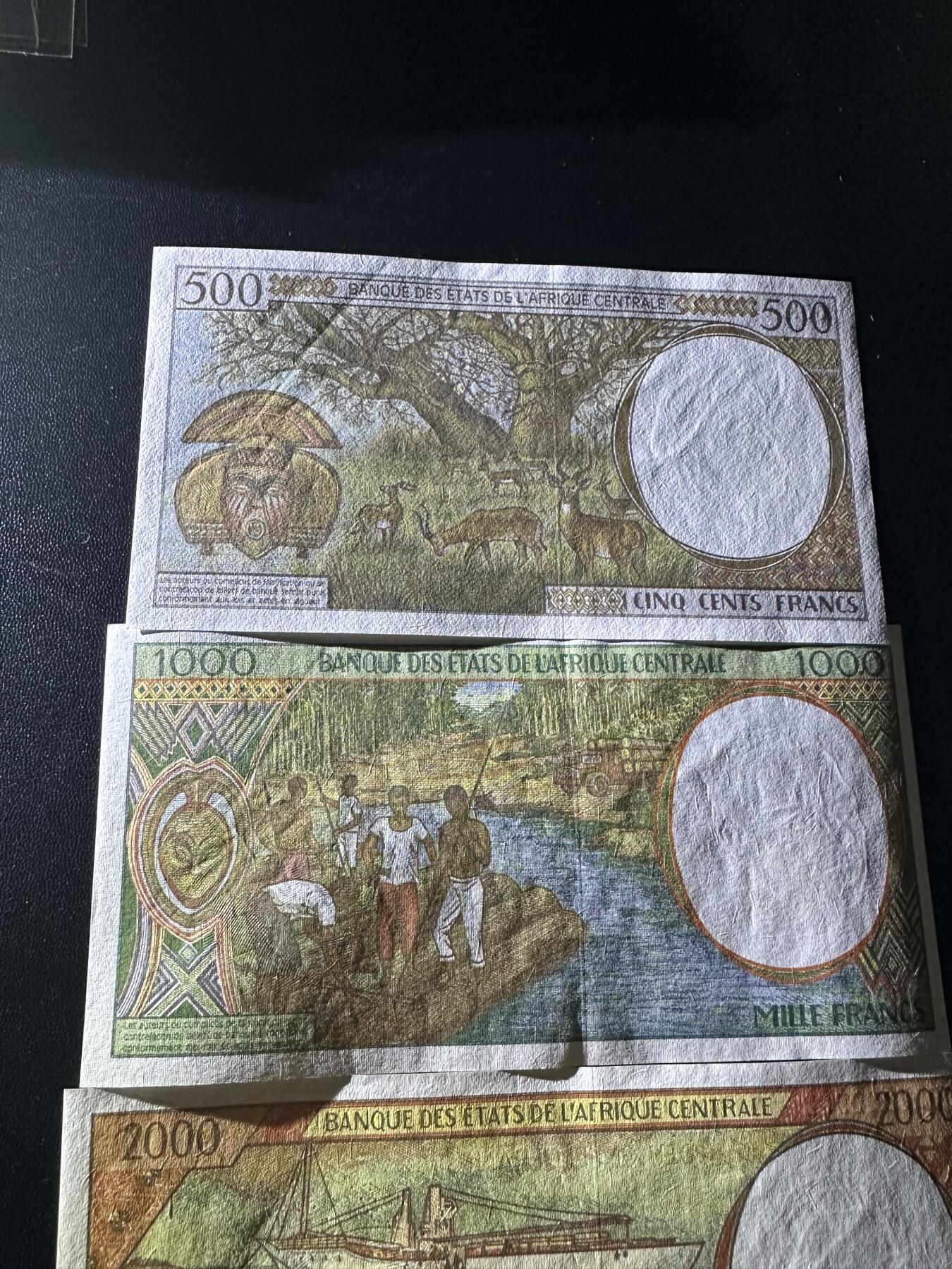 《外钞收藏家》第六百零二期（精品场）（本平台长期征集拍品、欢迎藏友们联系合作） 中非赤道几内亚500-2000法郎 四张一起 全新有压痕和点钞痕 如图