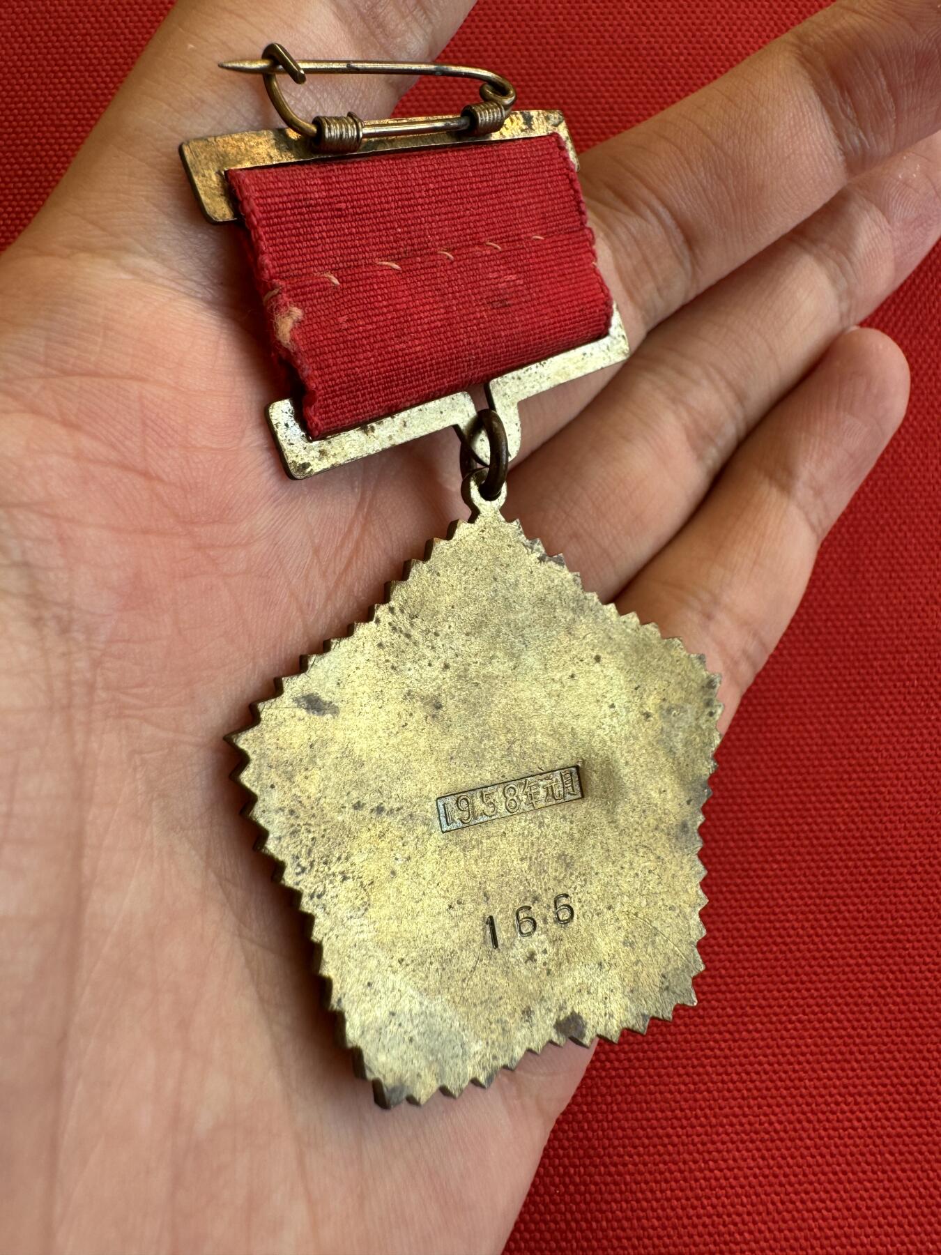 五哥徽章群   14号周三晚上八点4群联拍 铜章