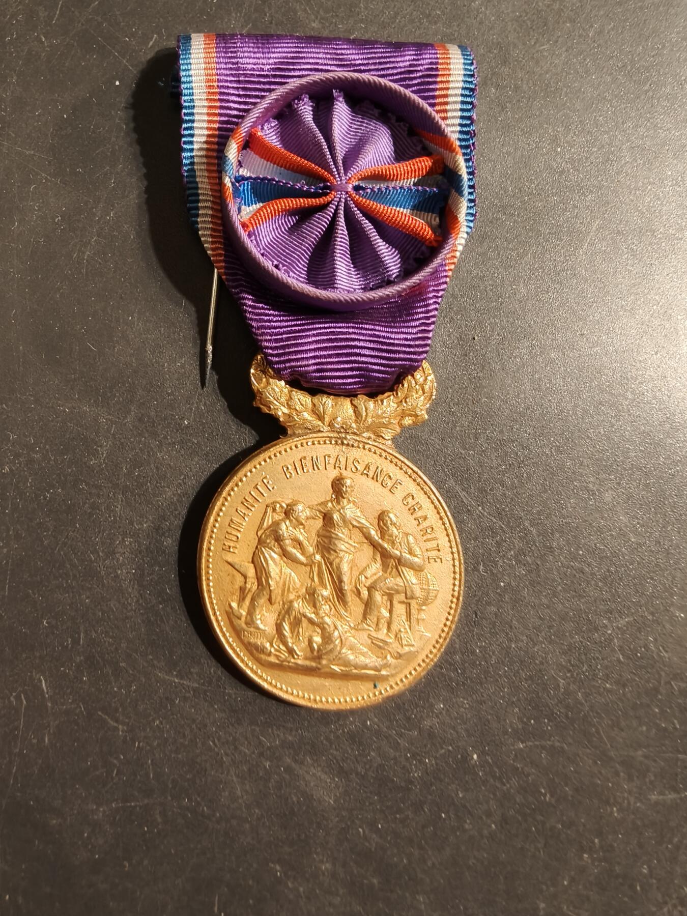 老王徽章第176期 法国金级军官级国家学术发展奖章