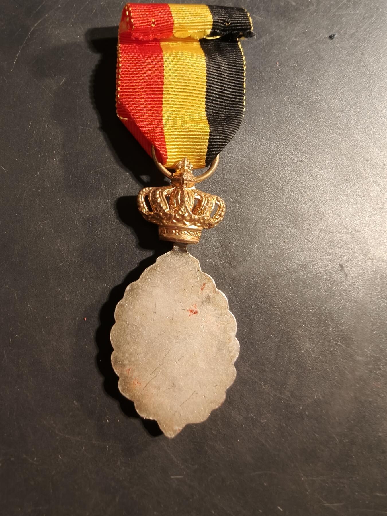 老王徽章第176期 比利时金级劳工奖章    缺少中间芯片