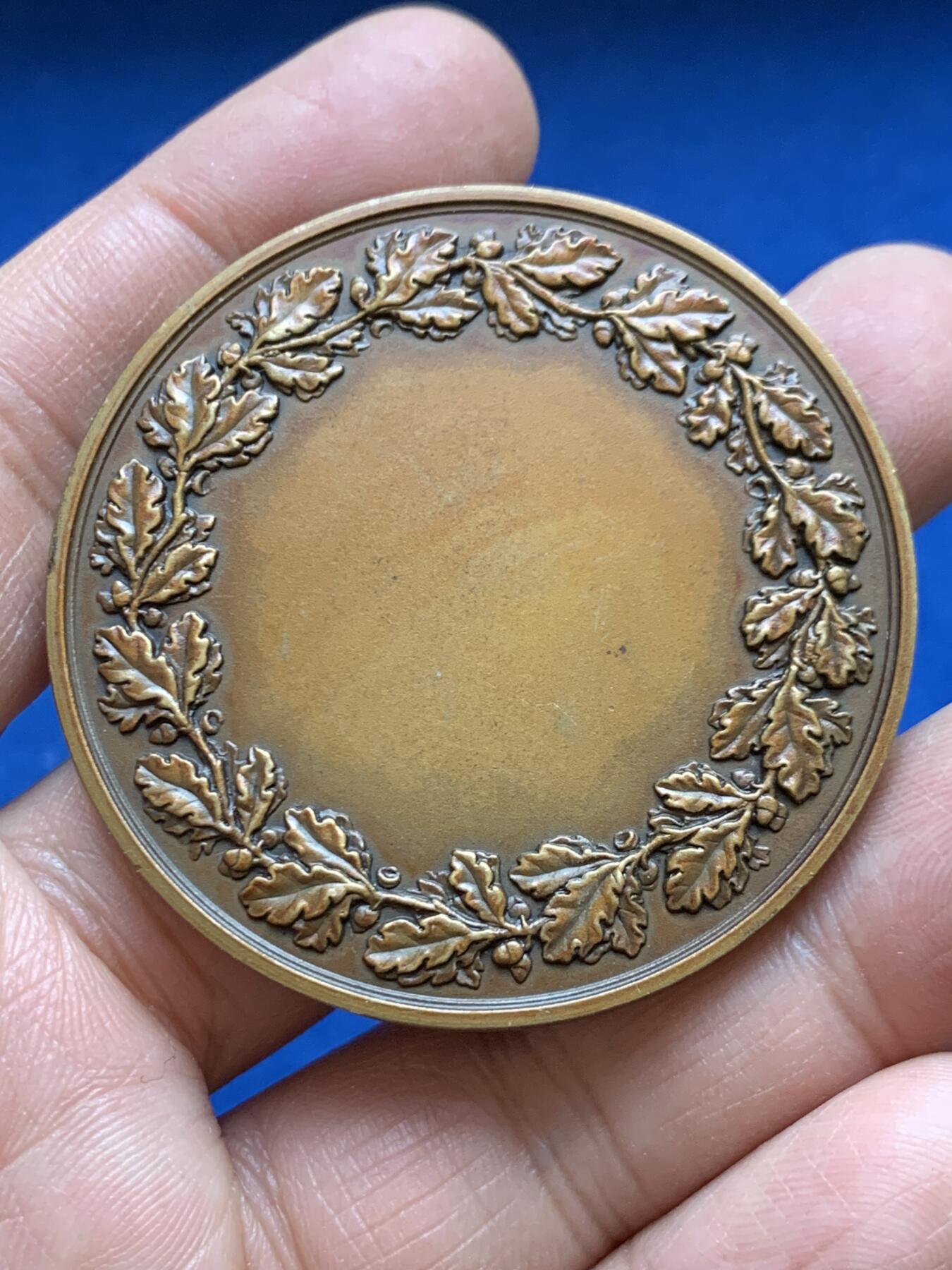 《竞宝斋》第456场 周日，周一，周二   3场连拍 （全场包邮）欢迎送拍 法国小飞侠铜章 H. PONSARME作品 62.1克 50.6mm 丰饶角铜标