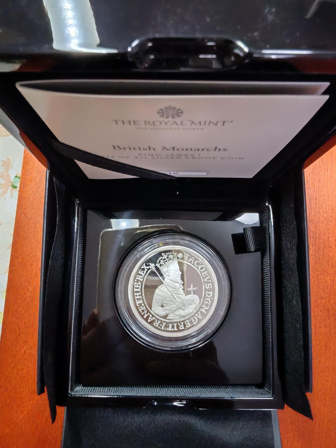 长老汇蛇年精选第九十三场拍卖 2022英国历代君主系列詹姆士一世5英镑精制银币，2盎司999银，700枚，盒证全，钢琴烤漆木盒