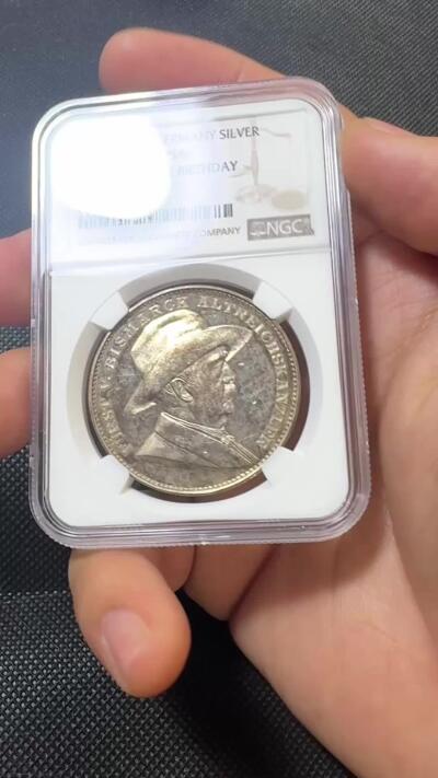 “甄选寰宇 · 臻藏岁华”新年精品场（直播拍卖）-甄臻铺-世界币章拍卖（第47期）送拍享返佣金等优惠多多 NGC-MS61 德国1895年俾斯麦80大寿纪念银章 德国俾斯麦章牌目录封面章，规格厚重，直径38.6毫米，重27.52克，绚丽火烧云包浆，流光溢彩，类镜面PL工艺，高浮雕，细节犀利，日耳曼妮娅女神端庄华贵，值得珍藏