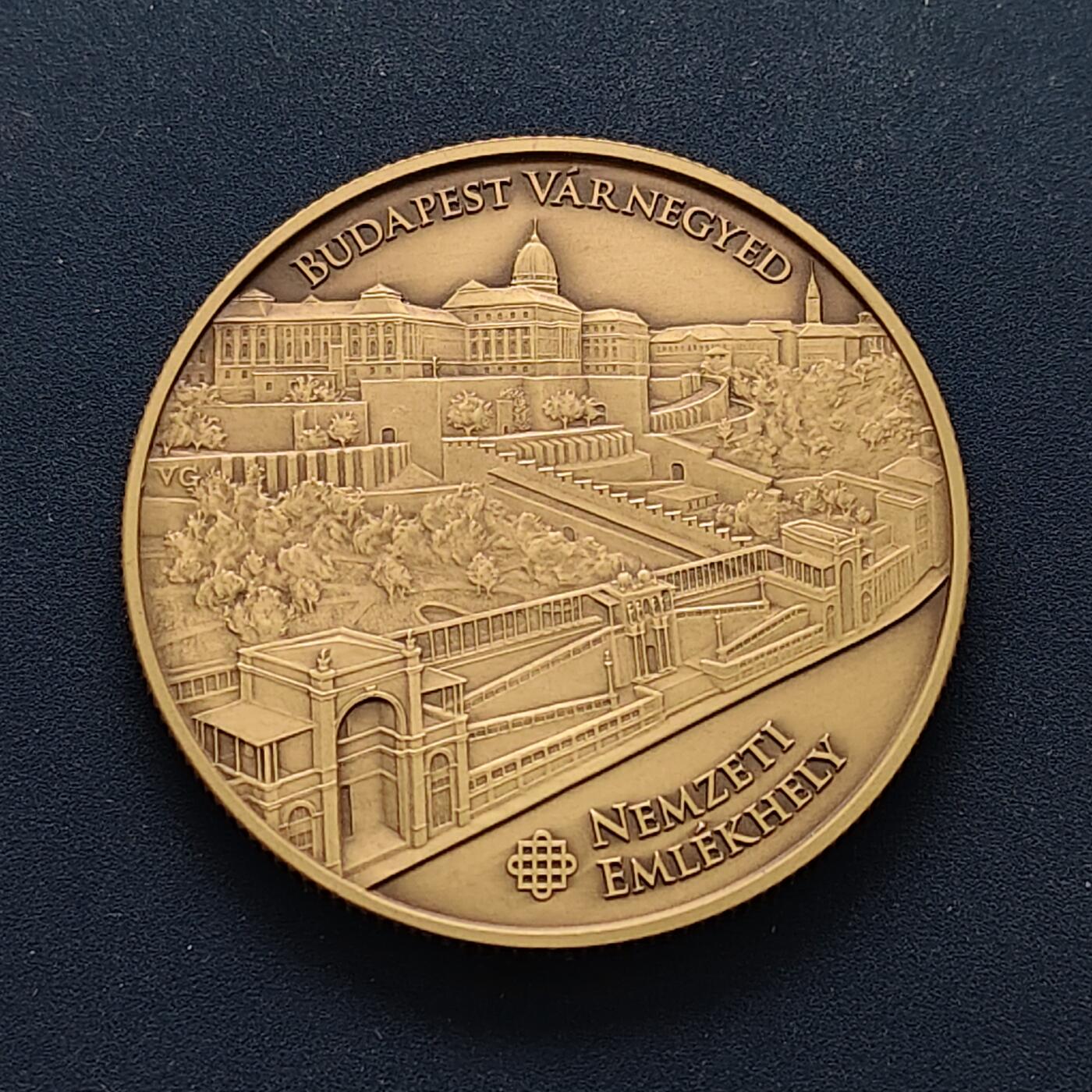 【全场包邮】纯粹捡漏拍495场-持续更新中 匈牙利2025年3000福林布达佩斯的城堡区纪念地仿古纪念币
