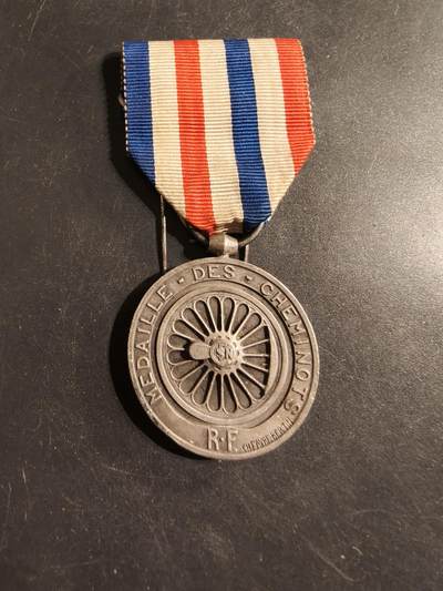 老王徽章第176期 - 法国银级铁路服务奖章    1941年实发   维希版