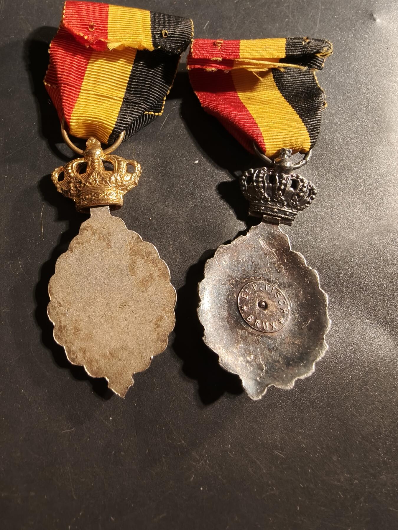 老王徽章第176期 比利时金银级劳工奖章一组    银级为珠宝商Fisch版