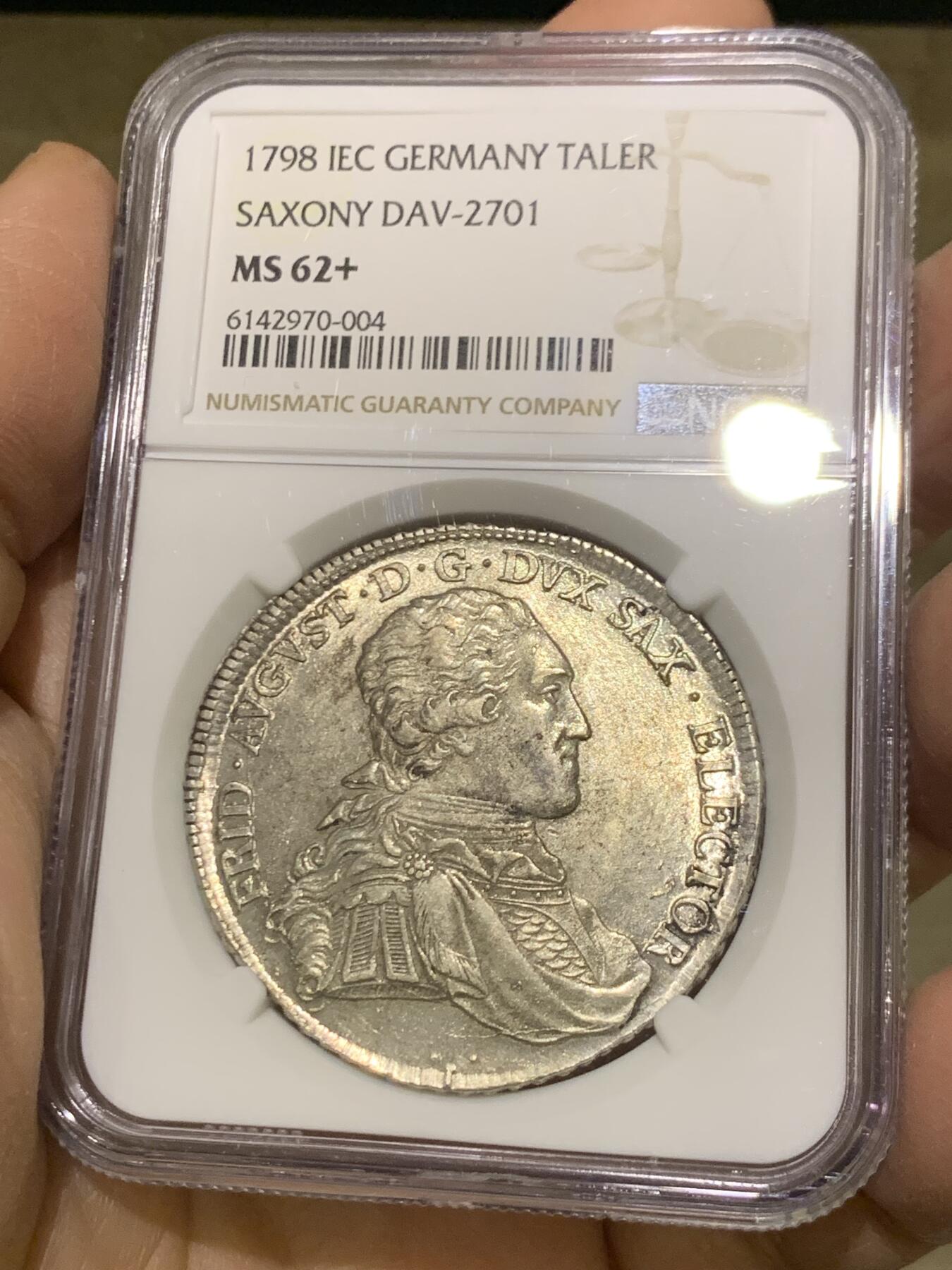 《竞宝斋》第456场 周日，周一，周二   3场连拍 （全场包邮）欢迎送拍 NGCMS62+ 神圣罗马帝国时期1798年萨克森选侯国1泰勒银币，正面是作为帝国元帅的萨克森选帝侯胖特烈奥古斯特三世军装版，属于62分中状态最佳的，更高分仅3枚，原始光度保留的非常好，不可多得的好状态