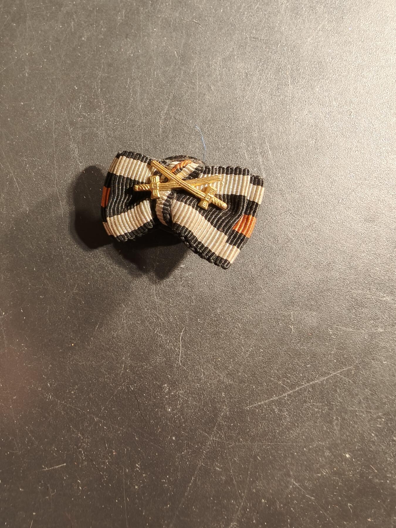 老王徽章第176期 德国一战二铁、兴登堡十字2R花结略