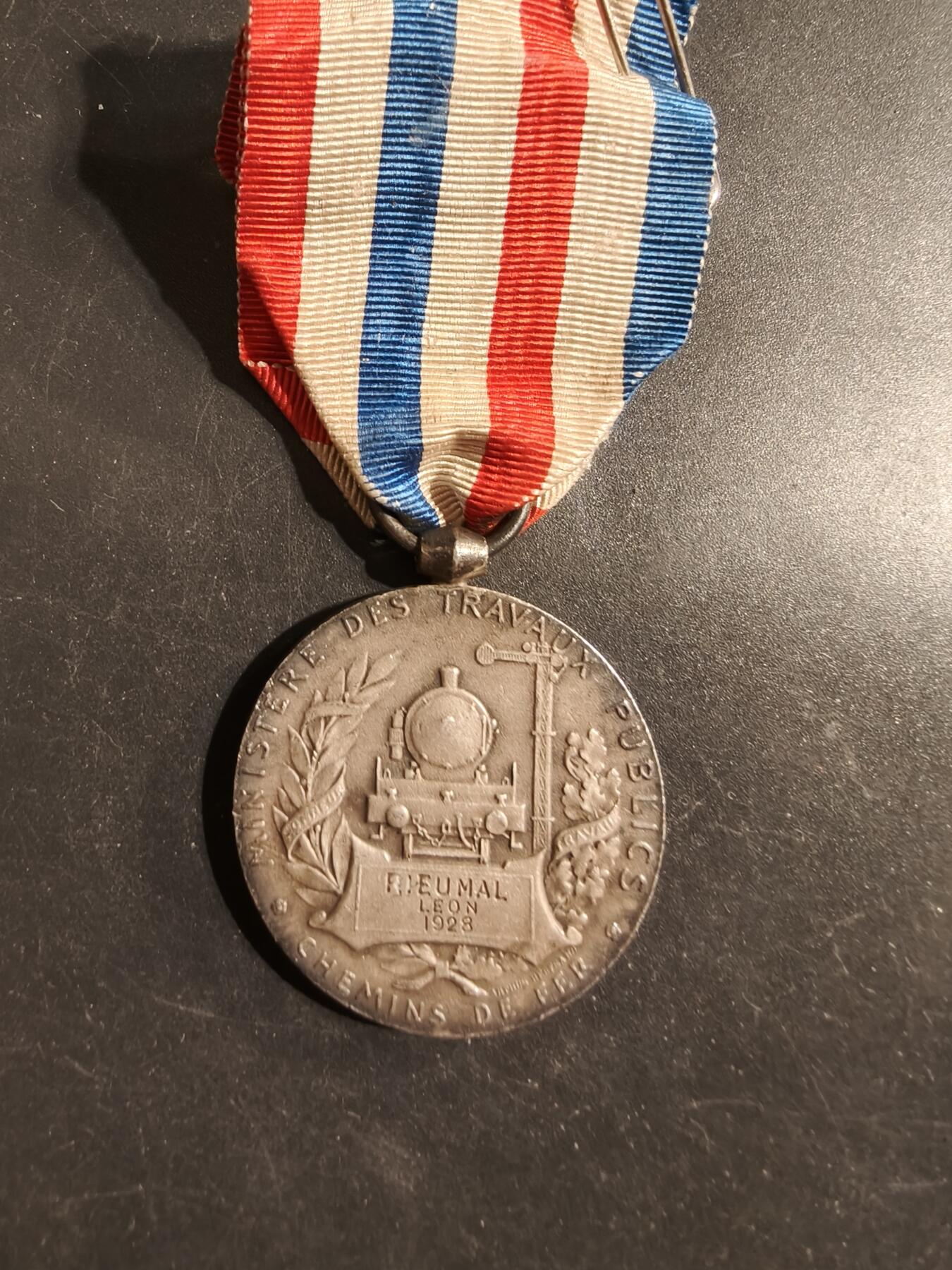 老王徽章第176期 法国银级铁路服务奖章   罗蒂版   1928年实发
