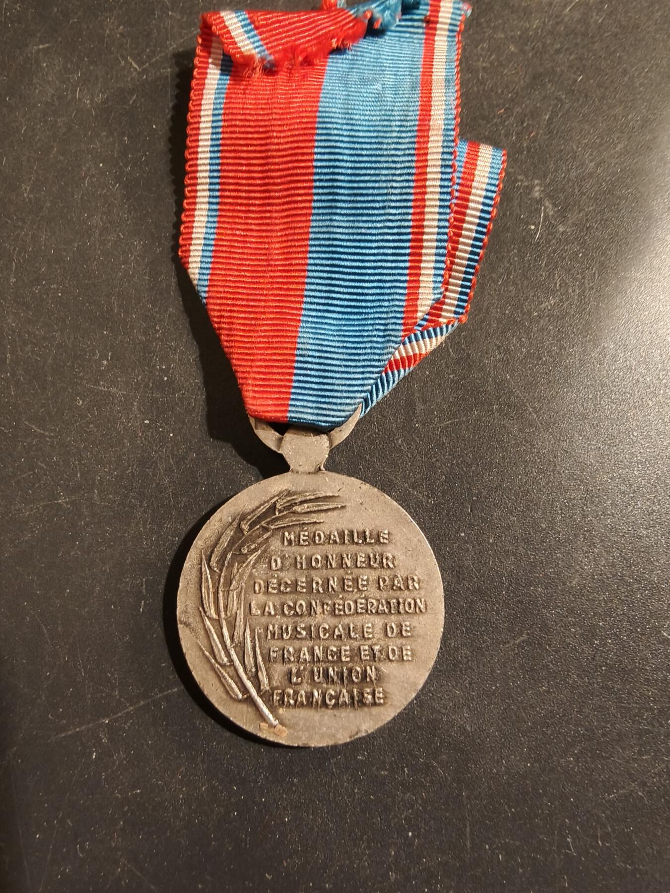 老王徽章第176期 法国银级国家音乐协会奖章