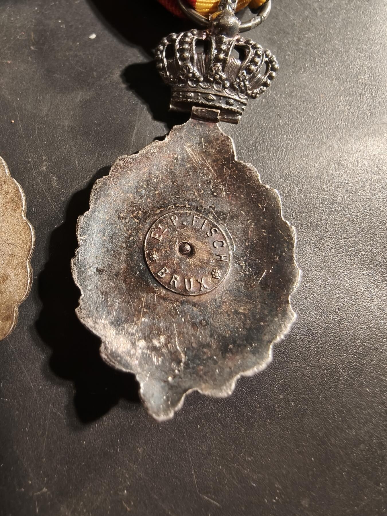 老王徽章第176期 比利时金银级劳工奖章一组    银级为珠宝商Fisch版