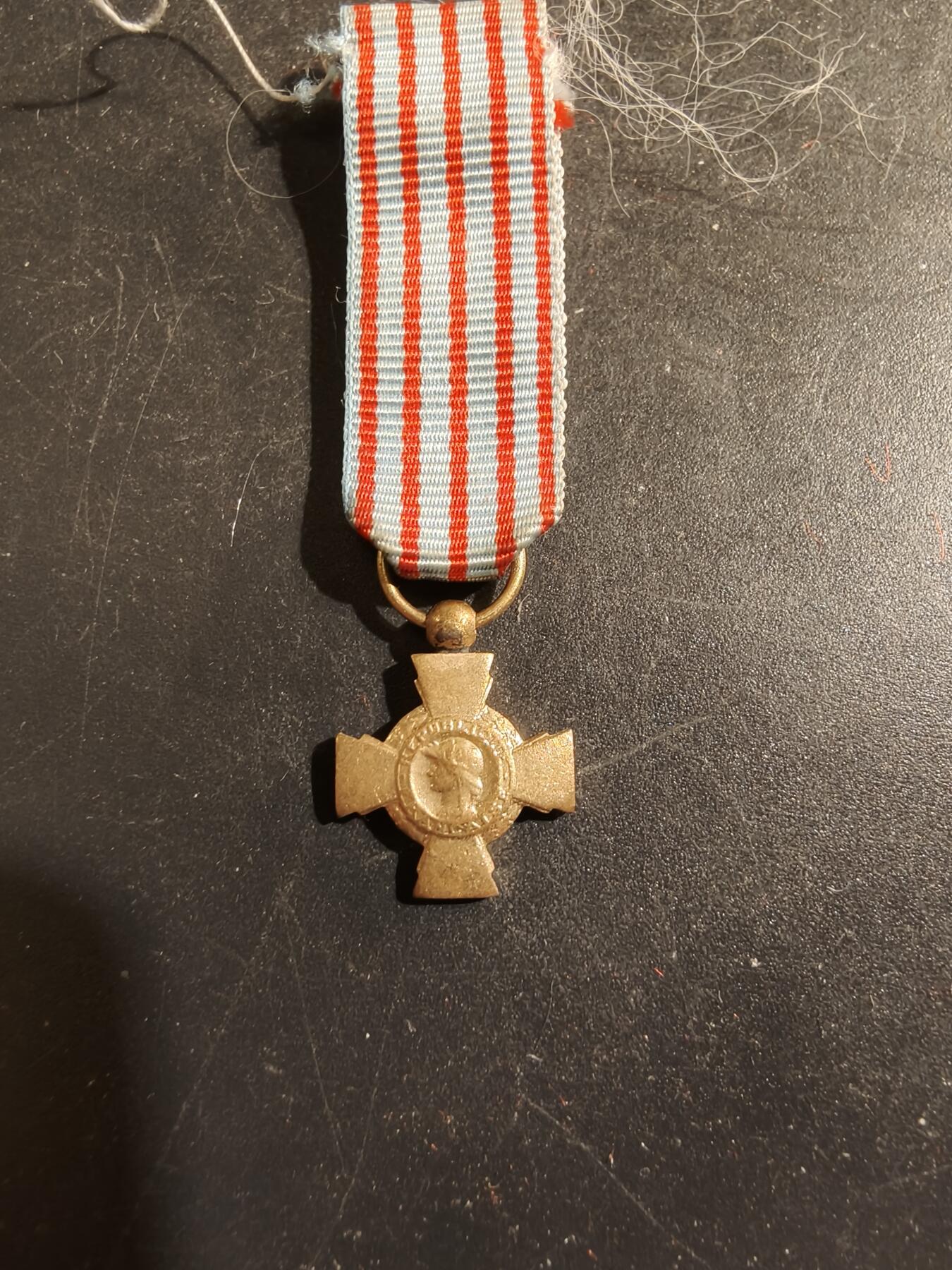 老王徽章第176期 法国战斗十字奖章迷你章