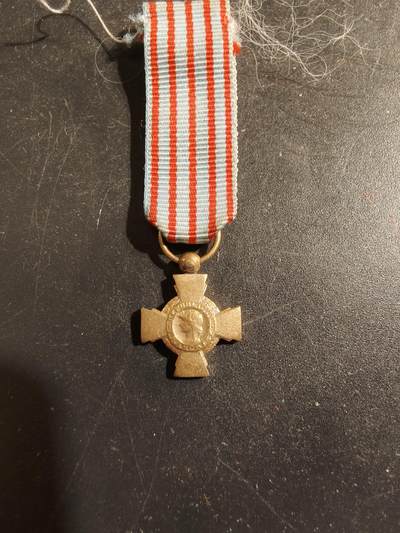 老王徽章第176期 - 法国战斗十字奖章迷你章