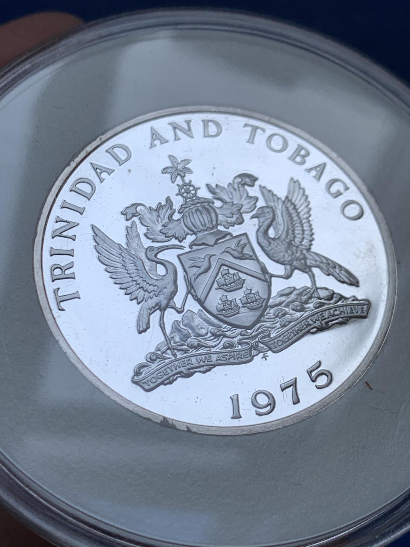 《竞宝斋》第456场 周日，周一，周二   3场连拍 （全场包邮）欢迎送拍 特立尼达和多巴哥 1975年 10元精制银币 41.7mm 34.6克 925银