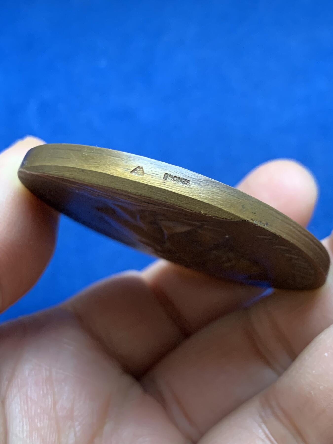 《竞宝斋》第456场 周日，周一，周二   3场连拍 （全场包邮）欢迎送拍 法国玛丽安娜女神铜章 H.Piner作品 62.8克 49.7mm 三角铜标