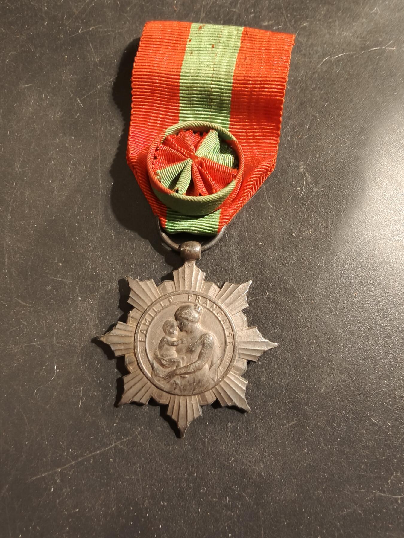 老王徽章第176期 法国银级军官级母亲奖章