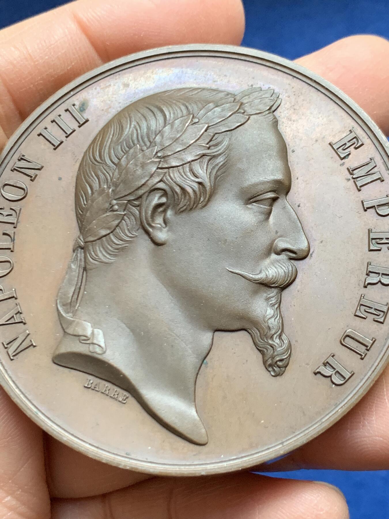 《竞宝斋》第456场 周日，周一，周二   3场连拍 （全场包邮）欢迎送拍 法国1862年拿破仑三世布雷斯特海军学院纪念大铜章，品相状态非常棒，直径59.5mm，重约：107.95克