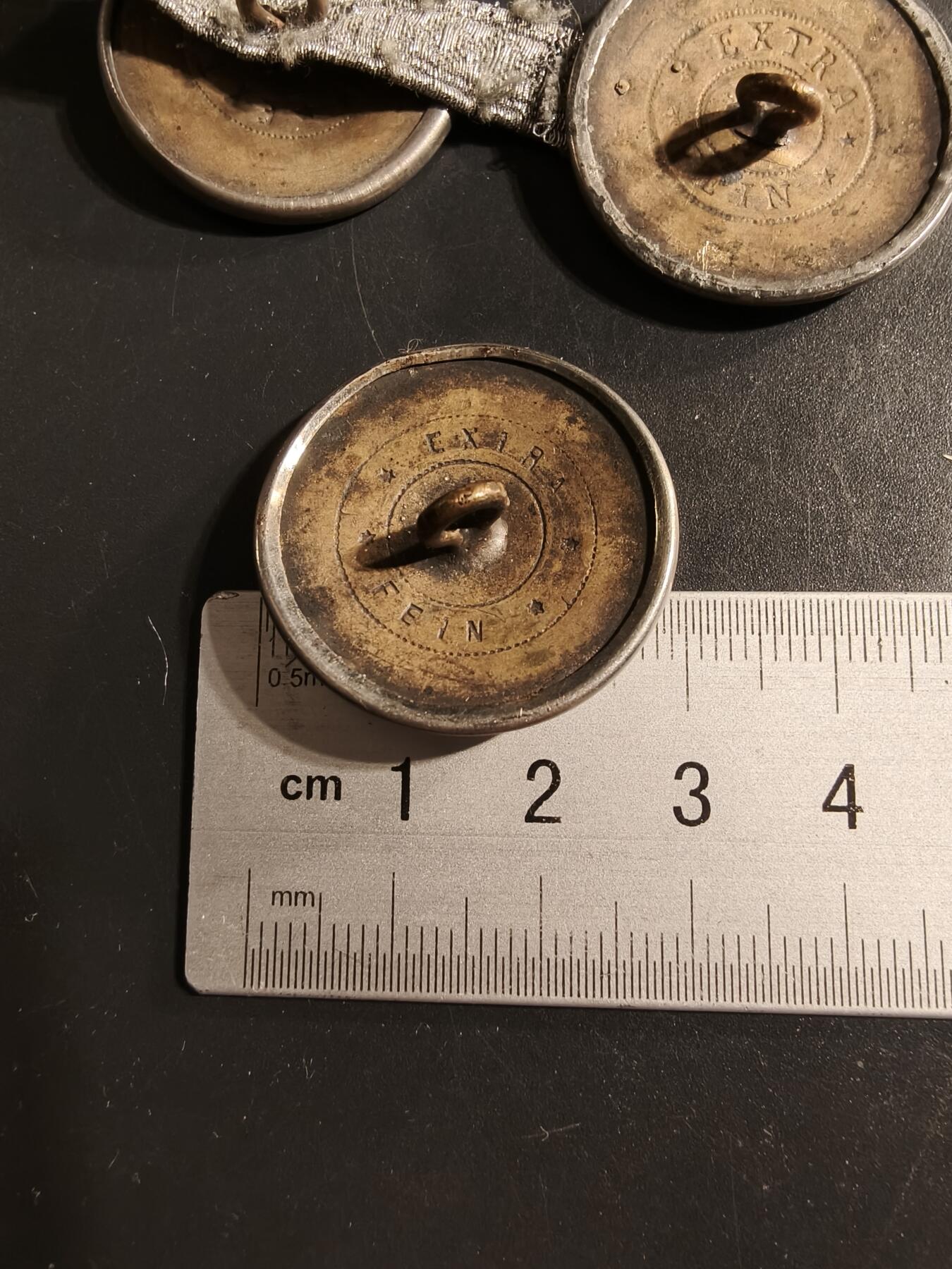 老王徽章第176期 荷兰王国制服纽扣一组3枚     直径31mm