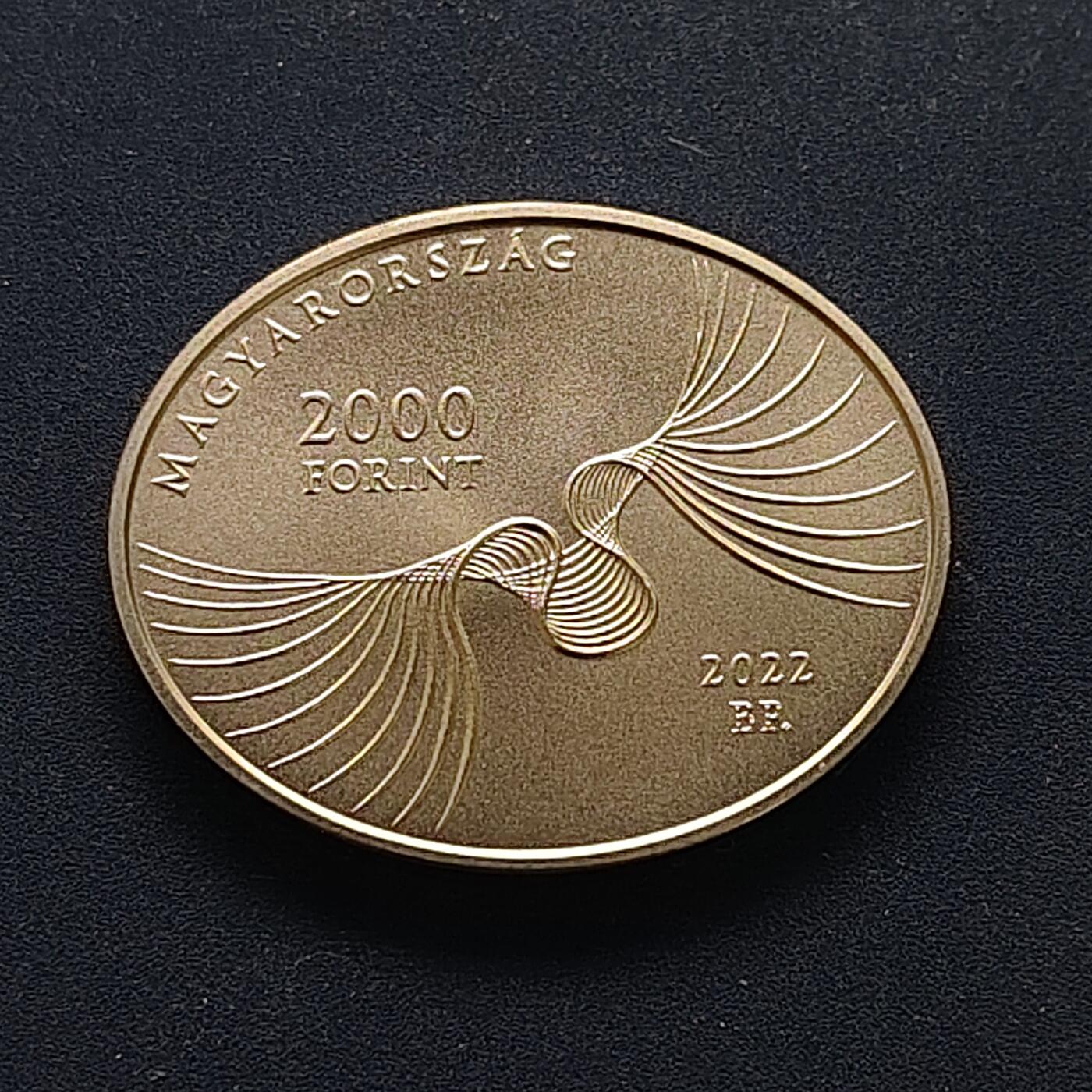 【全场包邮】纯粹捡漏拍495场-持续更新中 【少见】匈牙利2022年2000福林诺贝尔文学奖得主凯尔泰斯·伊姆雷纪念币-量4000