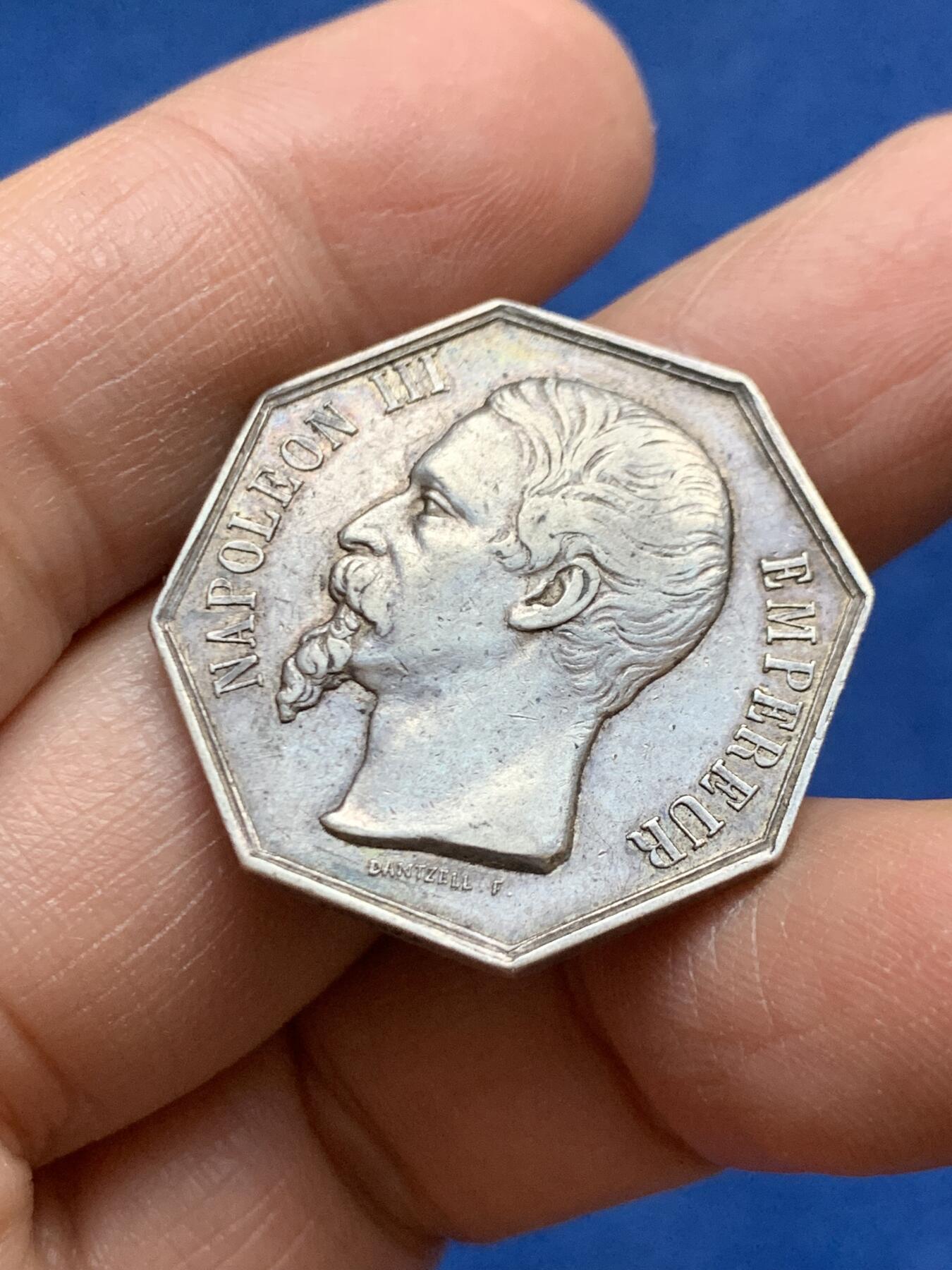 《竞宝斋》第456场 周日，周一，周二   3场连拍 （全场包邮）欢迎送拍 法国 1836年 拿破仑三世 艺术与科学学会八角银质代币 直径 28.8mm 11.45g 手指边铭