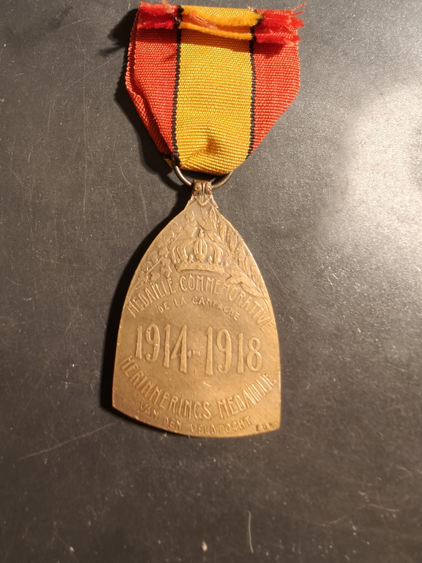 老王徽章第176期 比利时一战纪念章   少见王冠勋饰