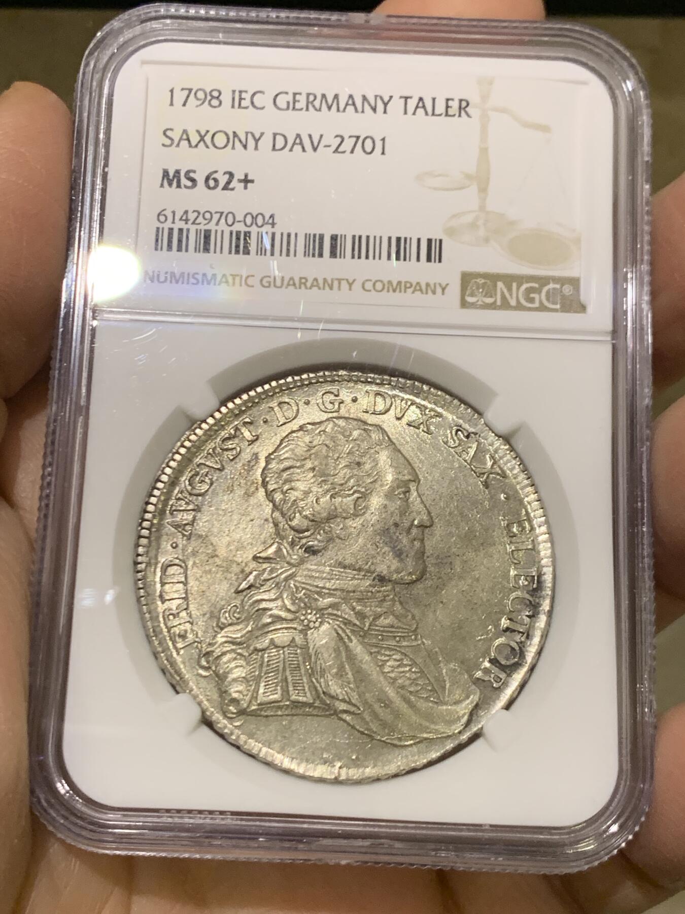 《竞宝斋》第456场 周日，周一，周二   3场连拍 （全场包邮）欢迎送拍 NGCMS62+ 神圣罗马帝国时期1798年萨克森选侯国1泰勒银币，正面是作为帝国元帅的萨克森选帝侯胖特烈奥古斯特三世军装版，属于62分中状态最佳的，更高分仅3枚，原始光度保留的非常好，不可多得的好状态