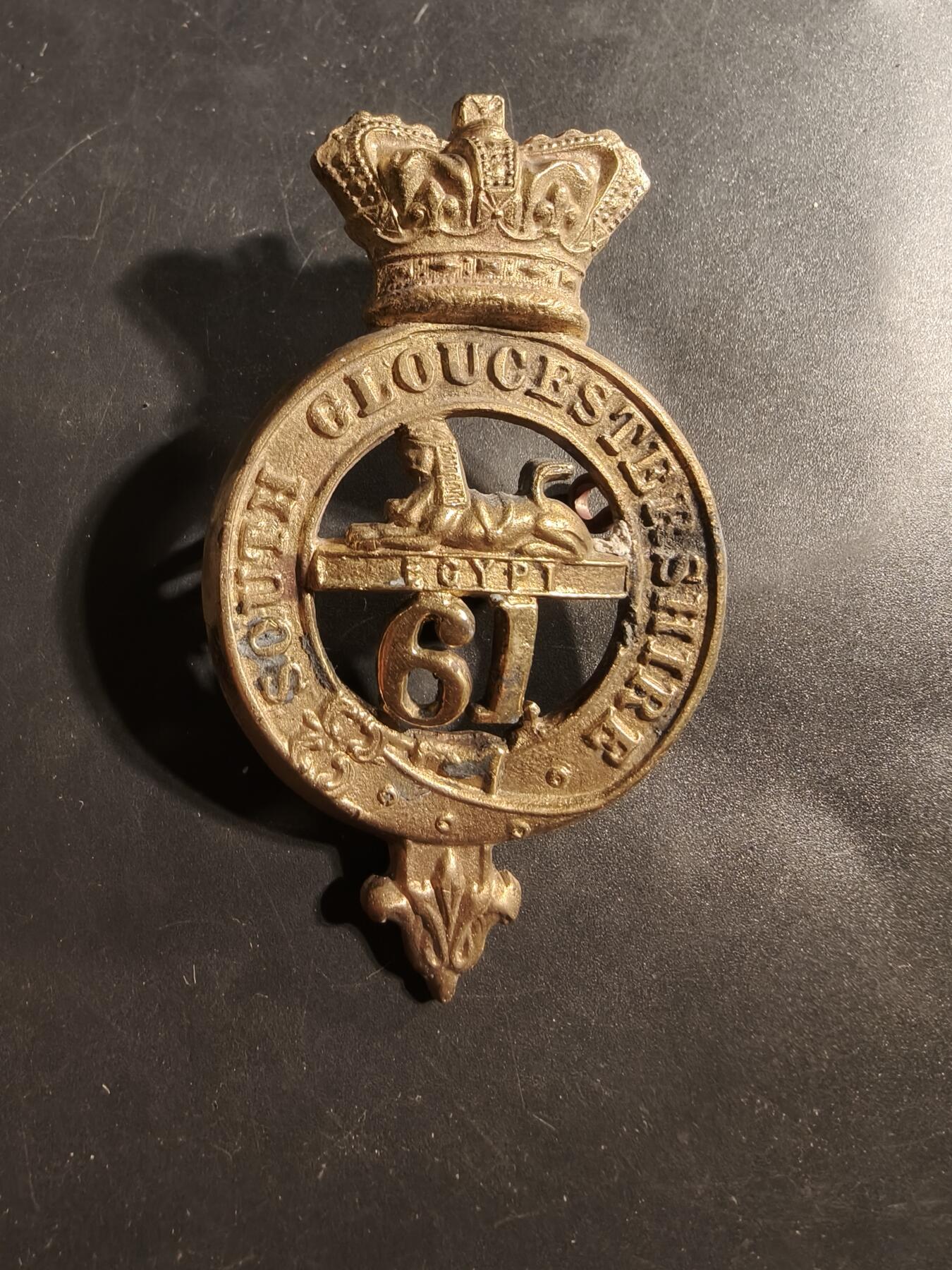 老王徽章第176期 英国第61步兵团格伦加里帽徽    使用时间1873-1881    该团1881年合并称为南格洛斯特郡步兵团