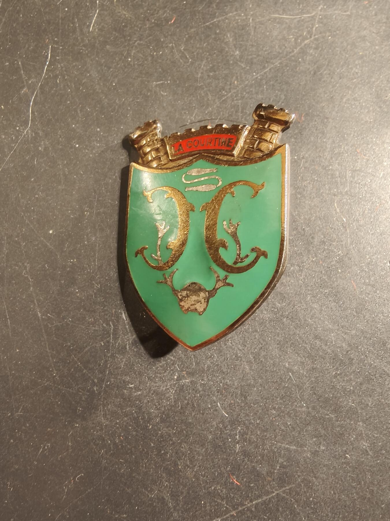 老王徽章第176期 法国库尔蒂讷军营证章