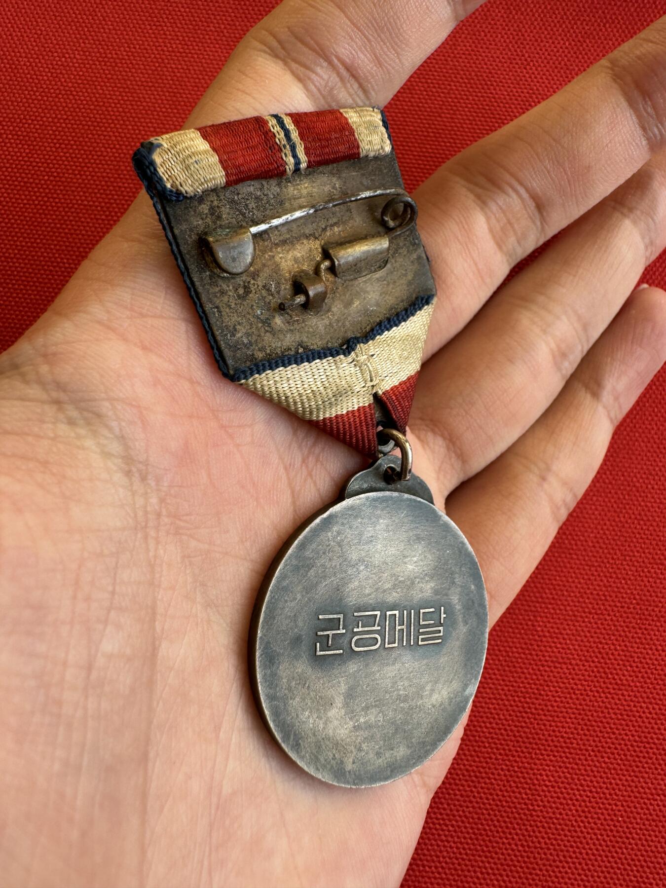 五哥徽章群   14号周三晚上八点4群联拍 银章