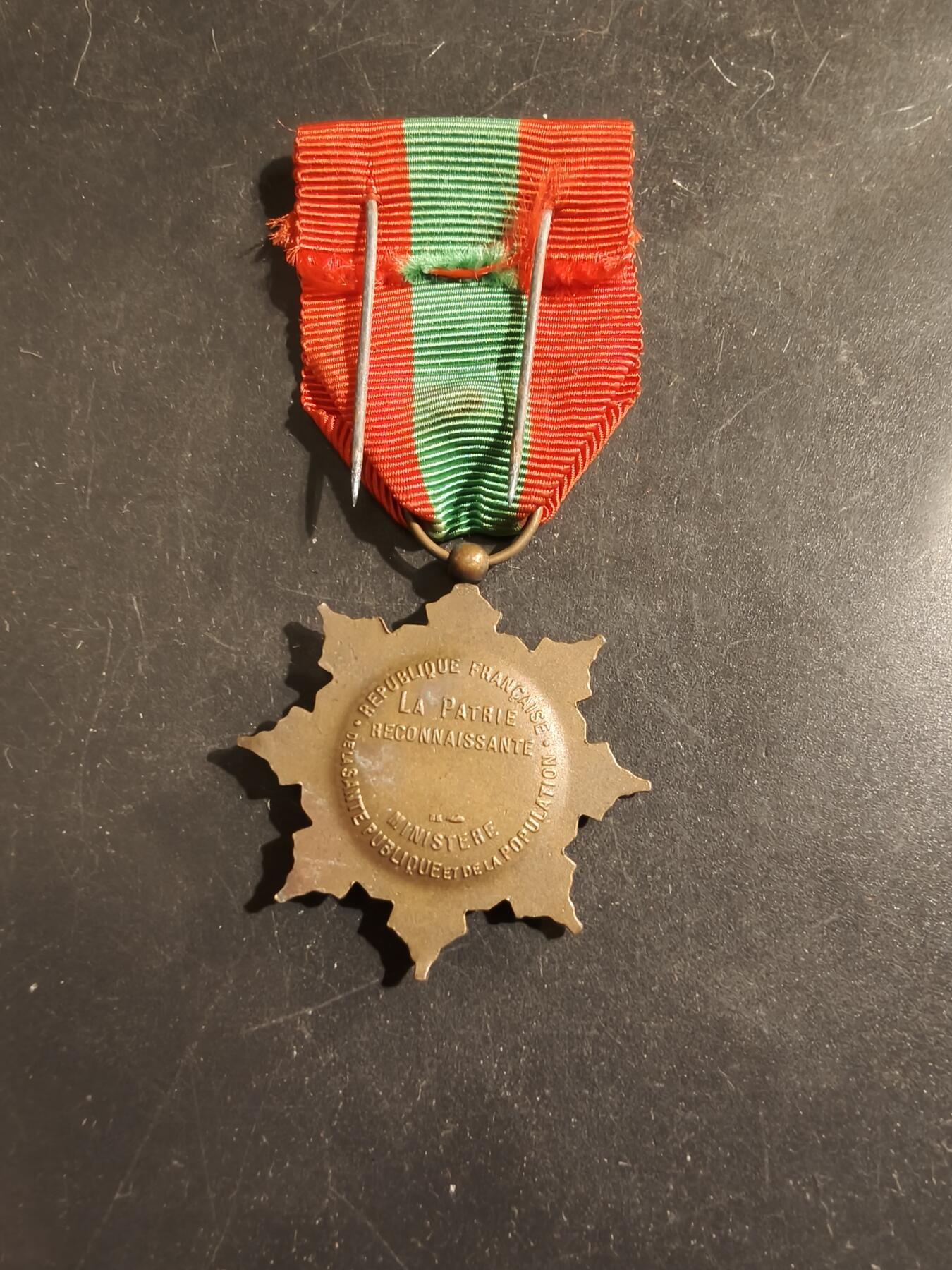 老王徽章第176期 法国铜级母亲奖章