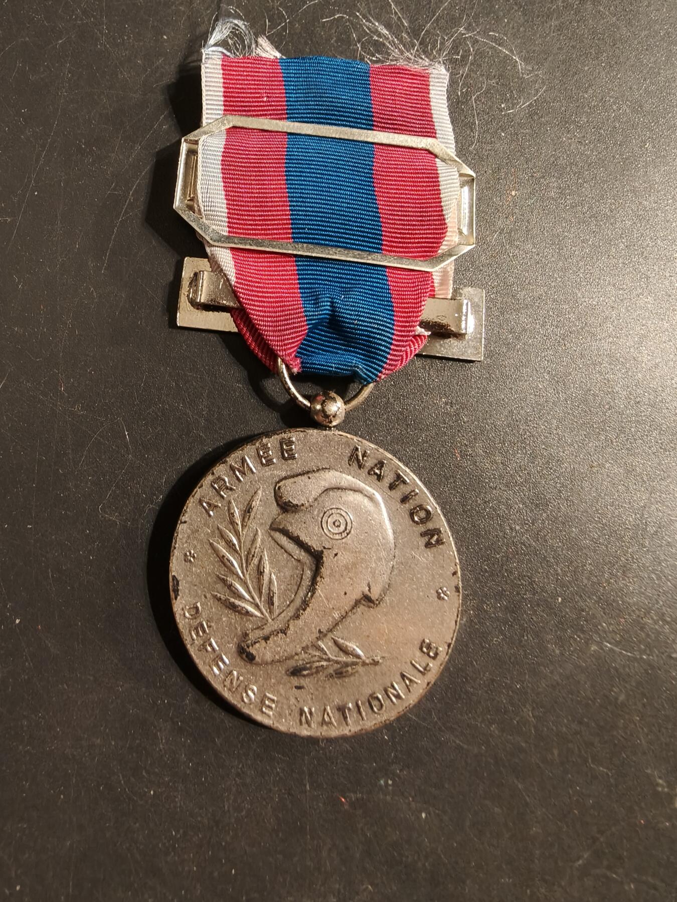 老王徽章第176期 法国银级国防服役奖章   海军陆战队、海外援助任务双勋条