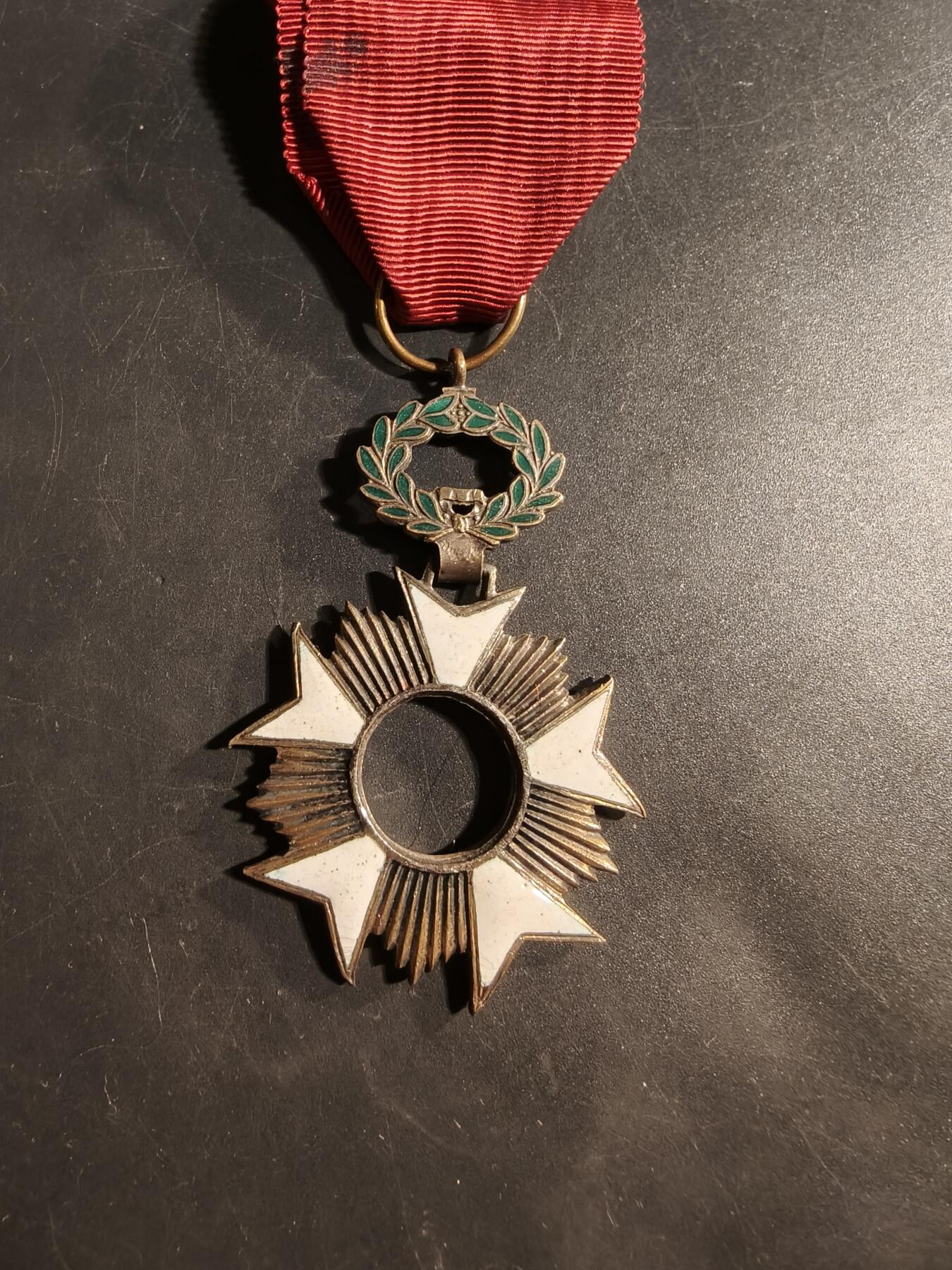 老王徽章第176期 比利时骑士级王冠勋章   缺少中心芯片