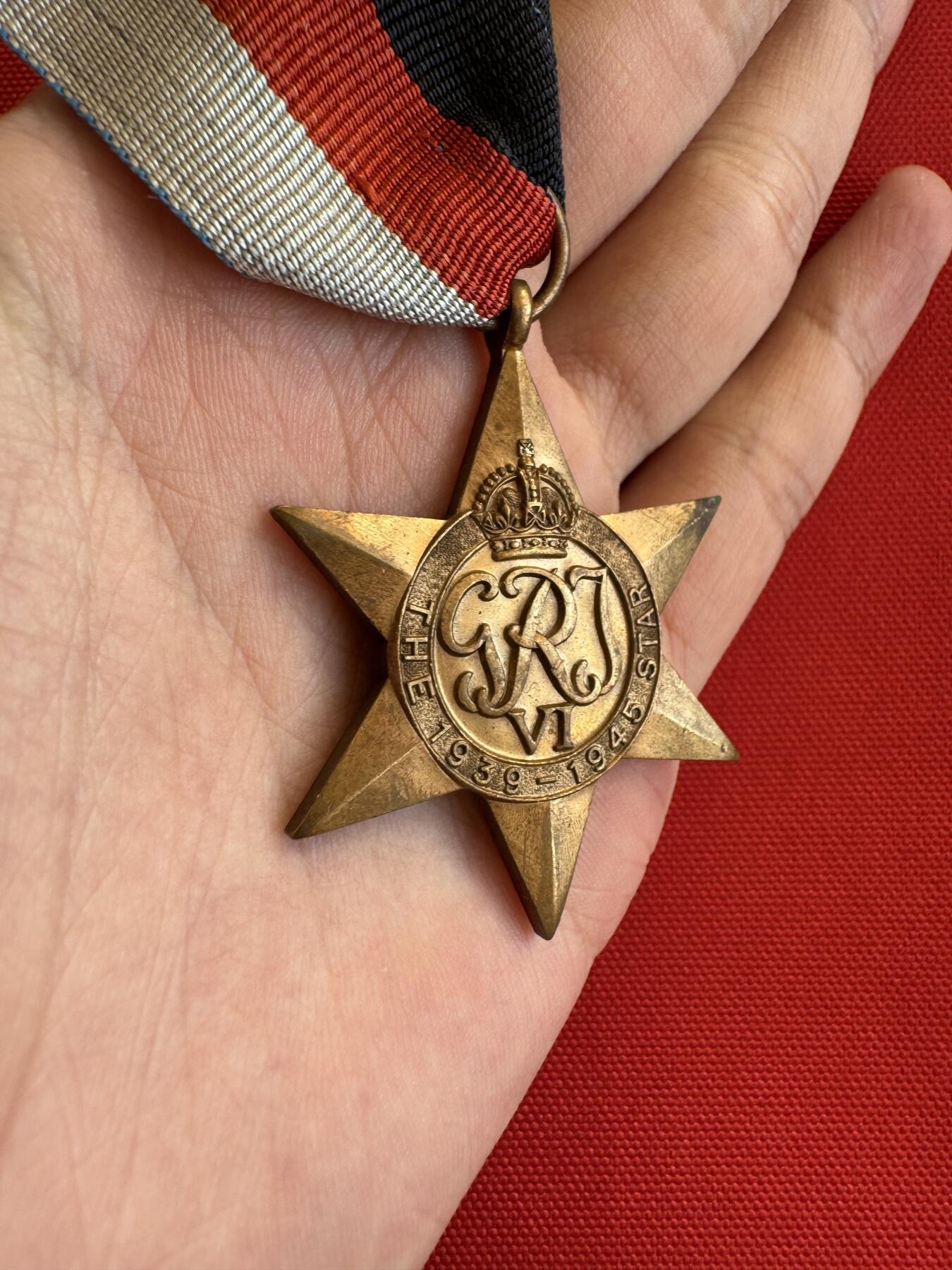 五哥徽章群   14号周三晚上八点4群联拍 铜章