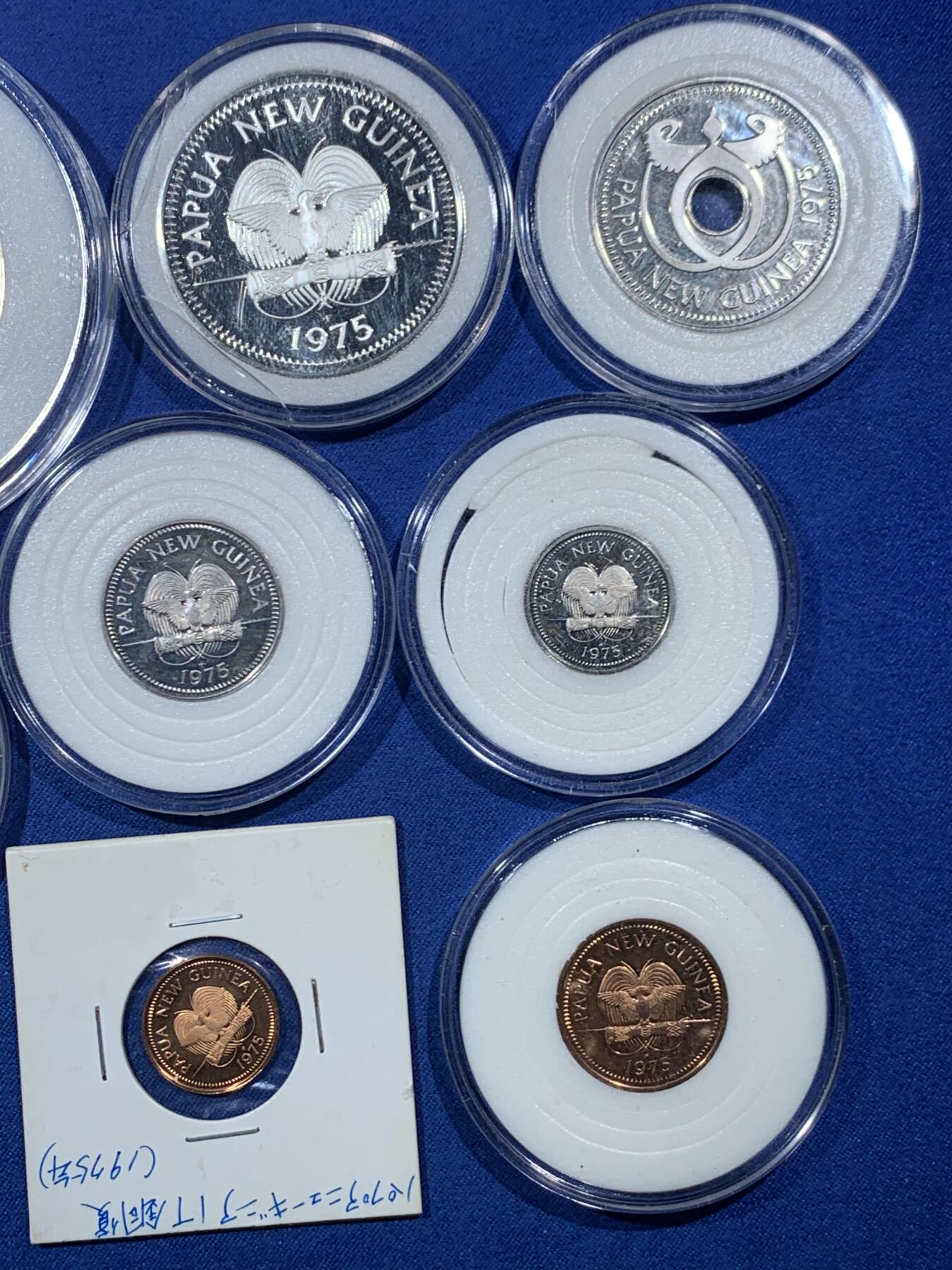 《竞宝斋》第456场 周日，周一，周二   3场连拍 （全场包邮）欢迎送拍 巴布亚新几内亚 1975-1979年 8枚套 含两枚精制银币 5基纳39.8mm27.56克500银 / 10基纳44.8mm41.4克925银