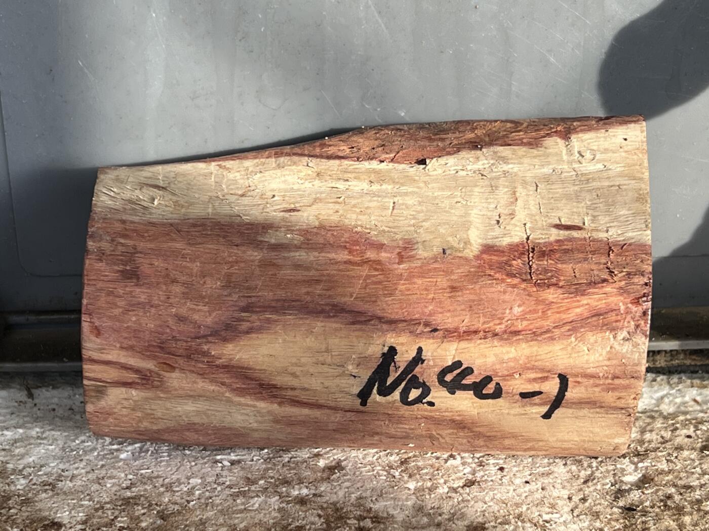 零元拍：  NO.40-1海南黄花梨原料。鬼眼很多哦，尺寸约125/80/60MM