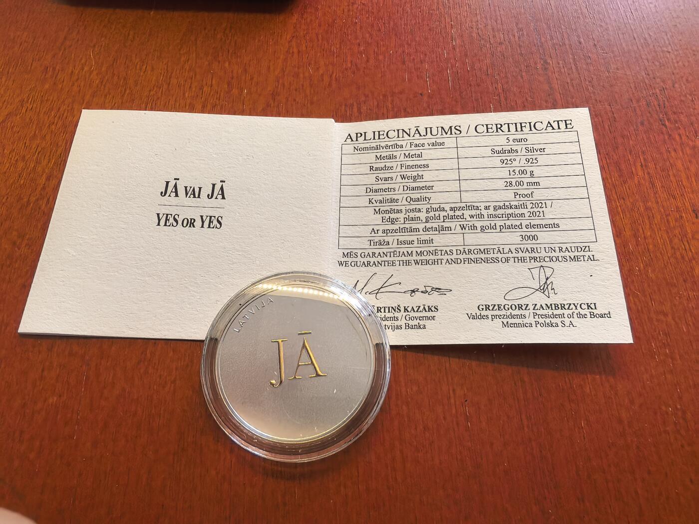 长老汇蛇年精选第九十三场拍卖 2021拉脱维亚“yes”5欧元镀金精制银币，盒证全，3000枚，带说明纸