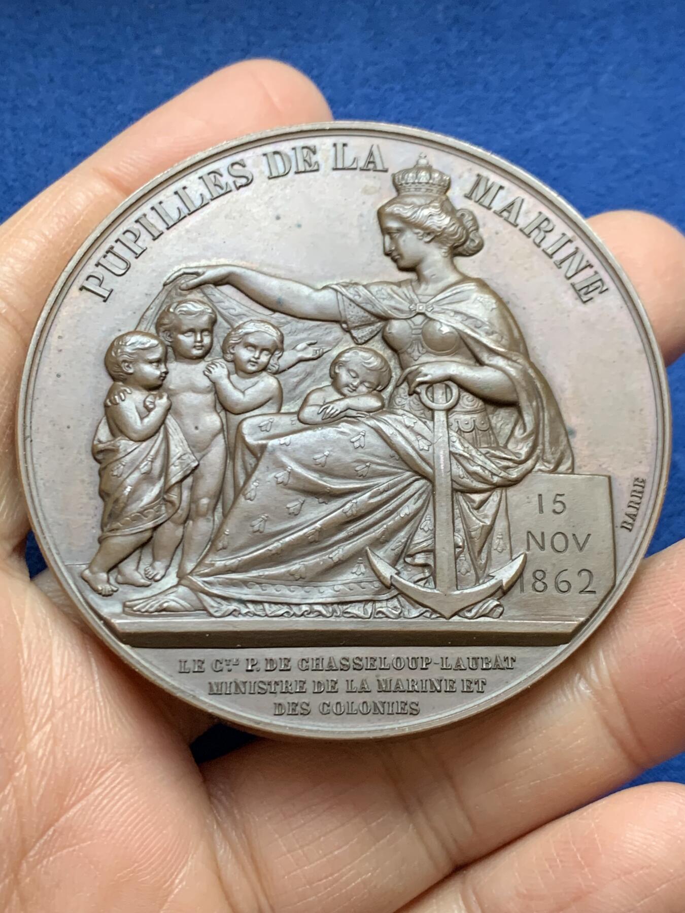 《竞宝斋》第456场 周日，周一，周二   3场连拍 （全场包邮）欢迎送拍 法国1862年拿破仑三世布雷斯特海军学院纪念大铜章，品相状态非常棒，直径59.5mm，重约：107.95克